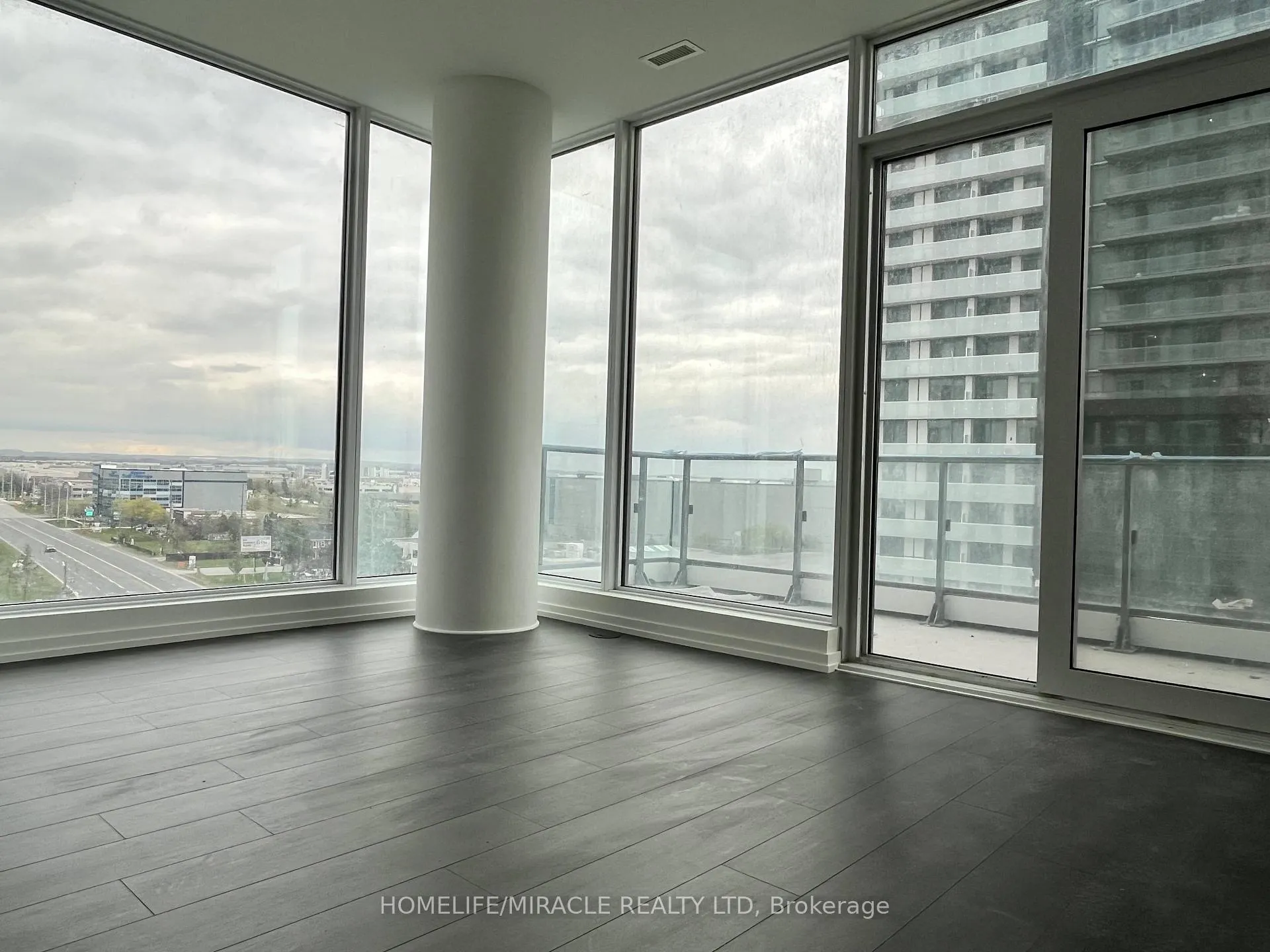 Photo 5 of Unit 806, 7890 Jane Street, Vaughan, Vaughan Corporate Centre — HOMEH