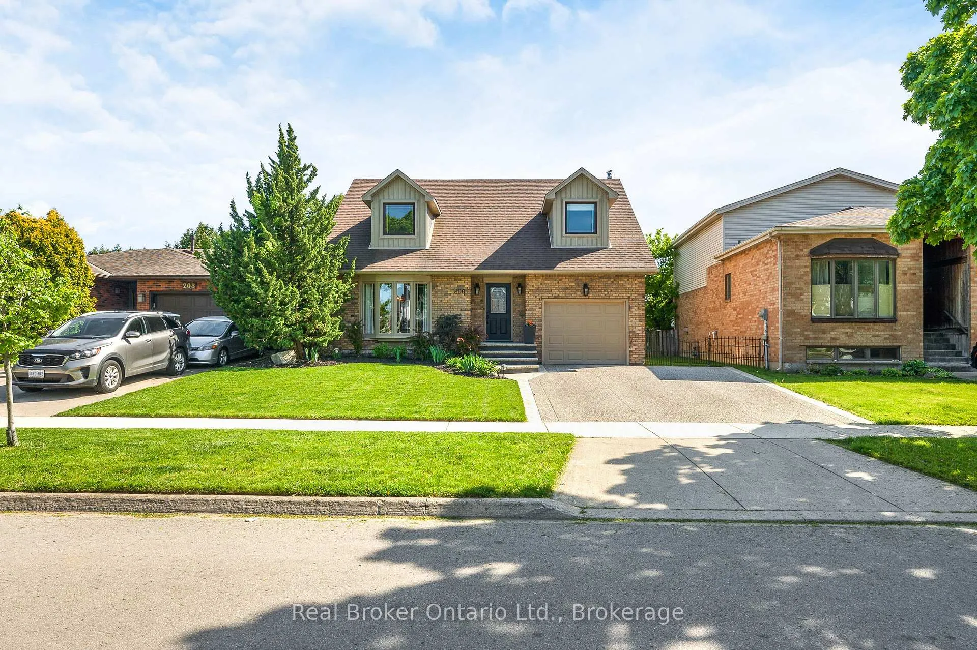 Photo 2 of 206 Athenia Drive, Hamilton, Stoney Creek Mountain — HOMEH