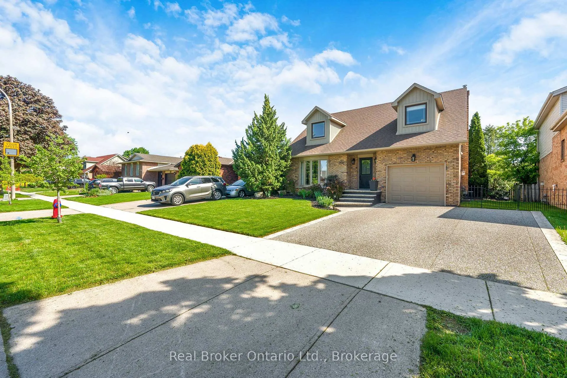 Photo 3 of 206 Athenia Drive, Hamilton, Stoney Creek Mountain — HOMEH