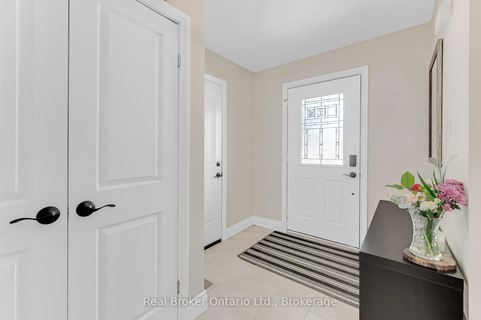 Photo 7 of 206 Athenia Drive, Hamilton, Stoney Creek Mountain — HOMEH