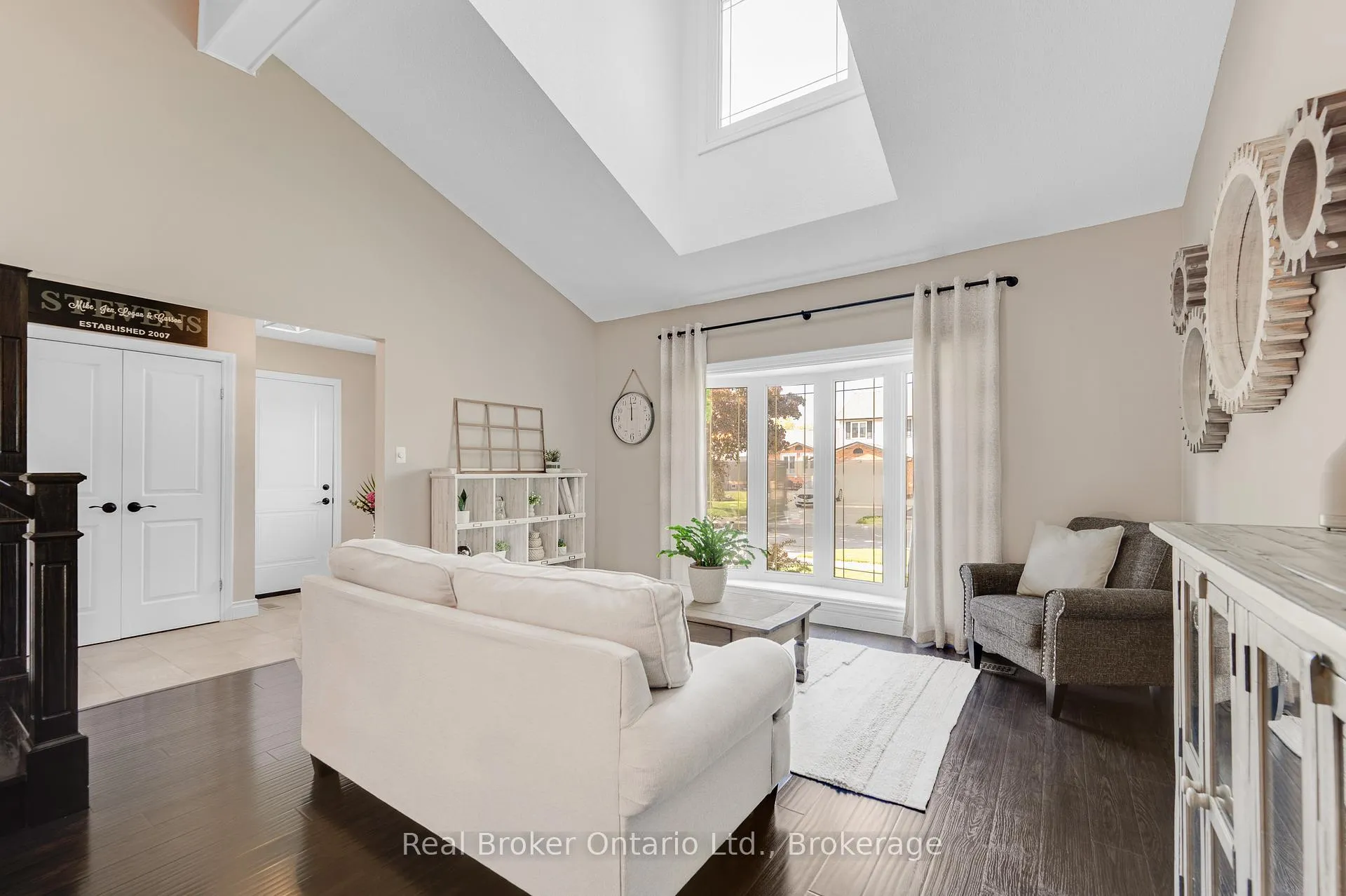 Photo 9 of 206 Athenia Drive, Hamilton, Stoney Creek Mountain — HOMEH