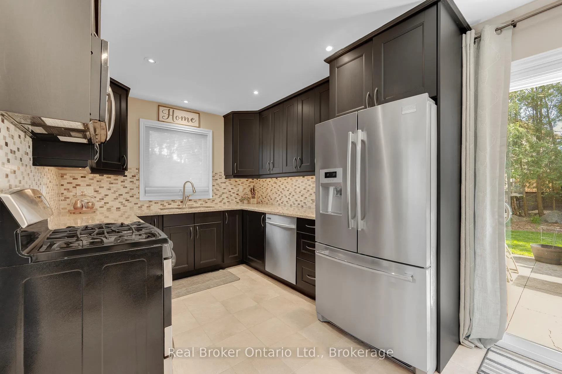 Photo 13 of 206 Athenia Drive, Hamilton, Stoney Creek Mountain — HOMEH