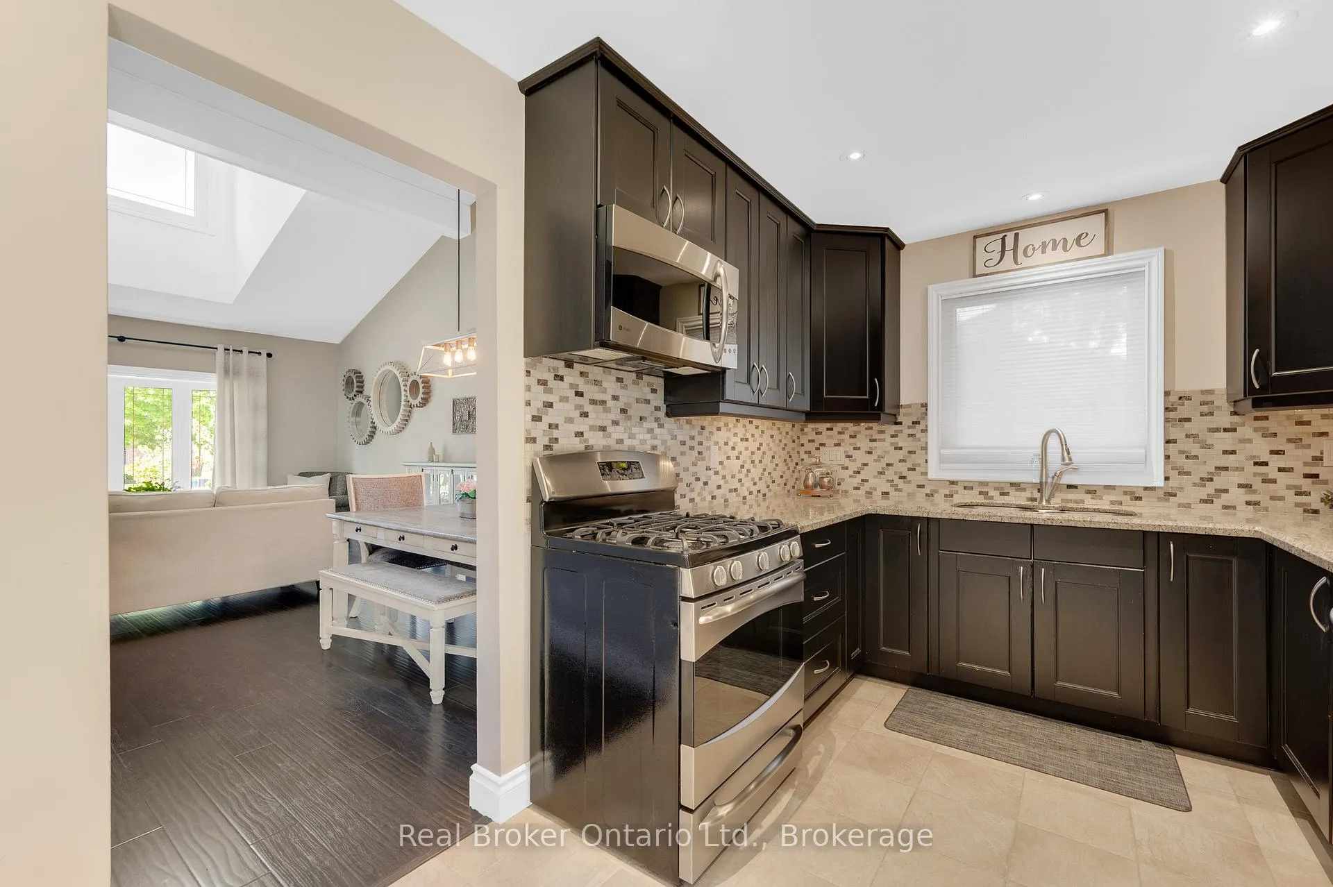 Photo 14 of 206 Athenia Drive, Hamilton, Stoney Creek Mountain — HOMEH