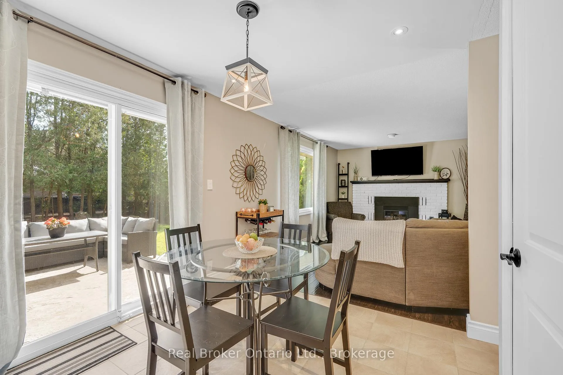 Photo 16 of 206 Athenia Drive, Hamilton, Stoney Creek Mountain — HOMEH