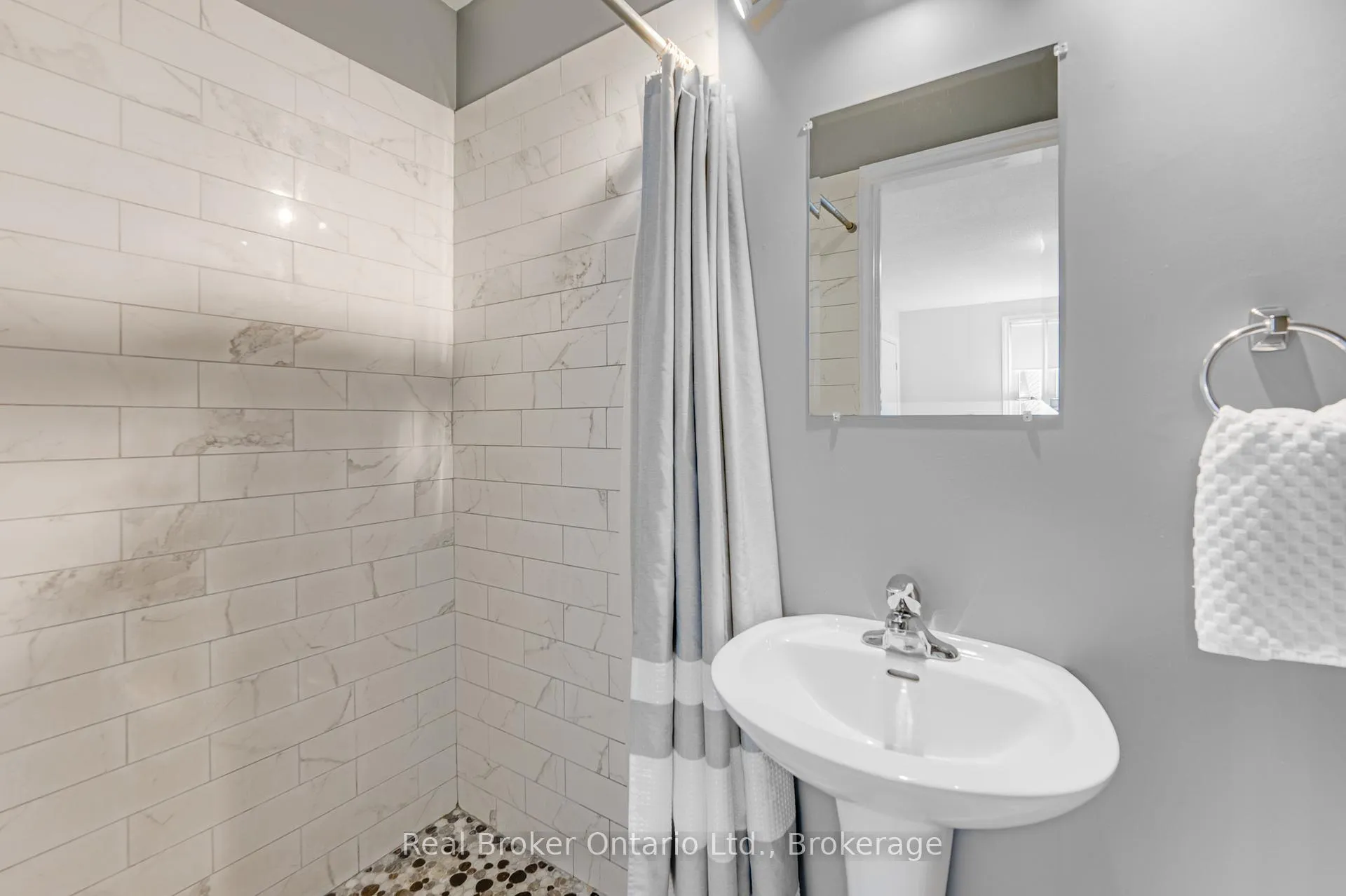 Photo 26 of 206 Athenia Drive, Hamilton, Stoney Creek Mountain — HOMEH