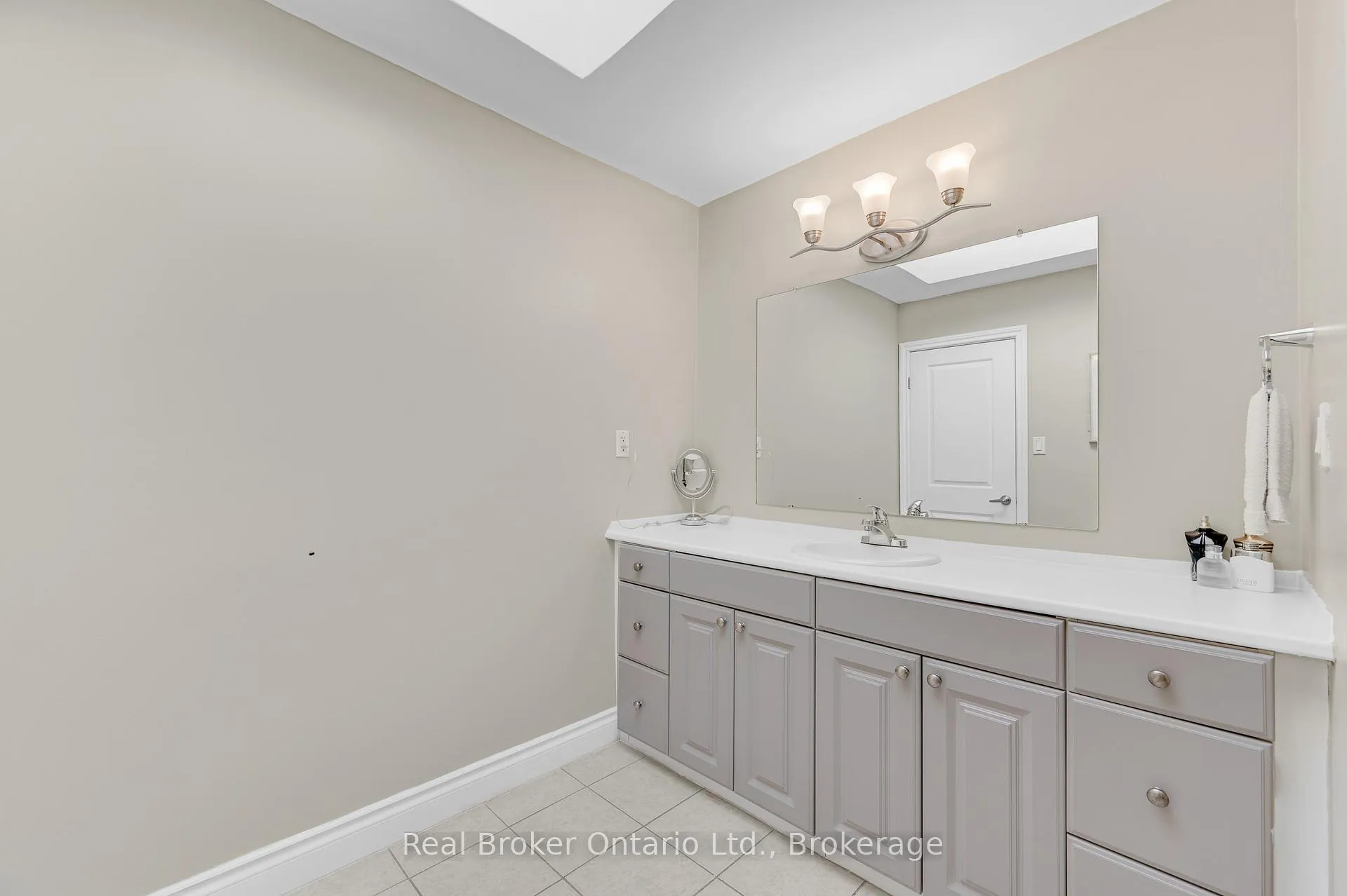 Photo 31 of 206 Athenia Drive, Hamilton, Stoney Creek Mountain — HOMEH