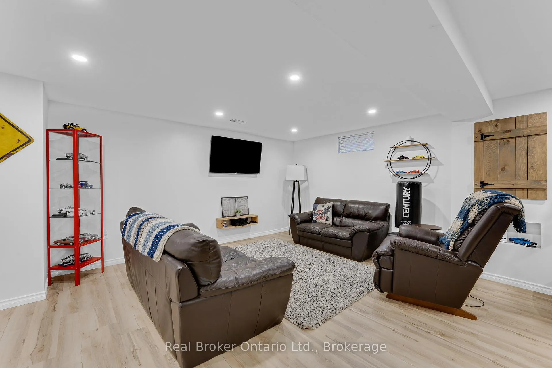 Photo 33 of 206 Athenia Drive, Hamilton, Stoney Creek Mountain — HOMEH