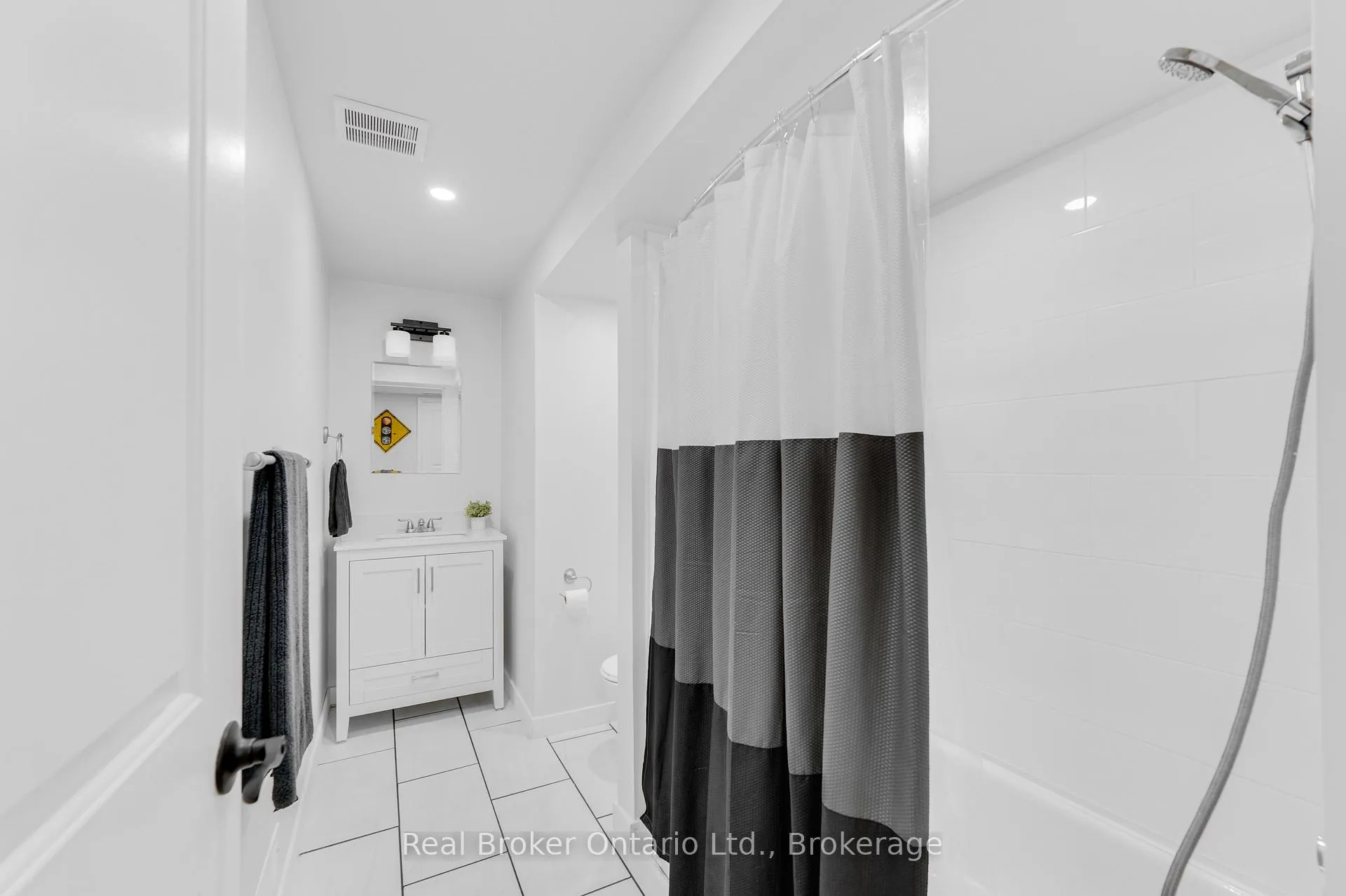 Photo 35 of 206 Athenia Drive, Hamilton, Stoney Creek Mountain — HOMEH
