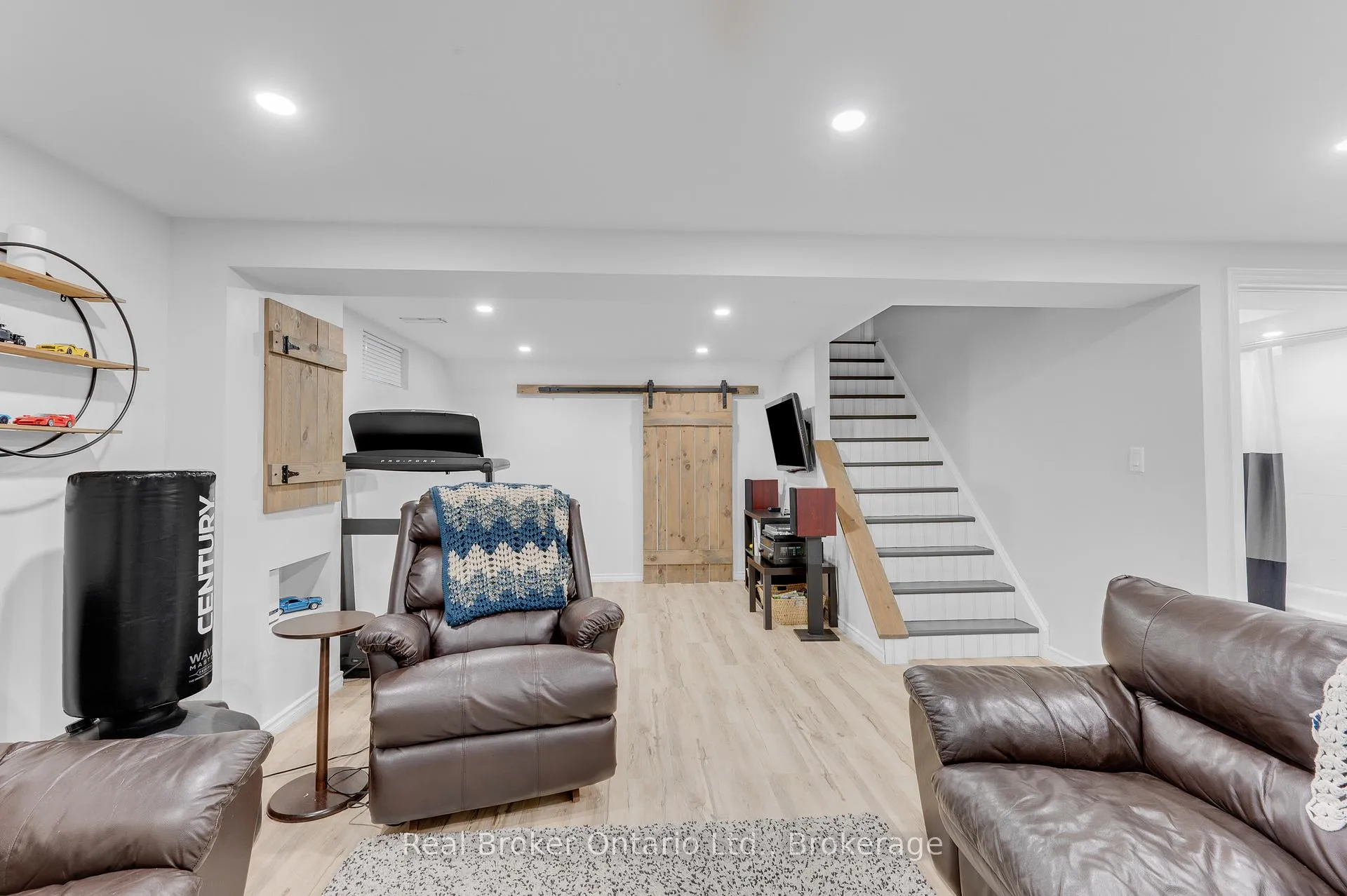 Photo 36 of 206 Athenia Drive, Hamilton, Stoney Creek Mountain — HOMEH