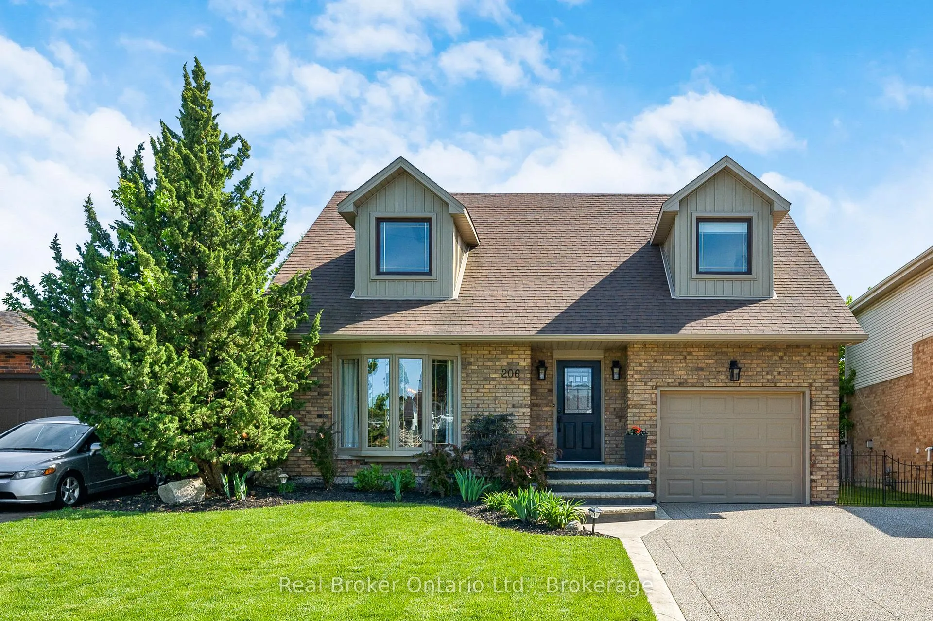 Photo 1 of 206 Athenia Drive, Hamilton, Stoney Creek Mountain — HOMEH