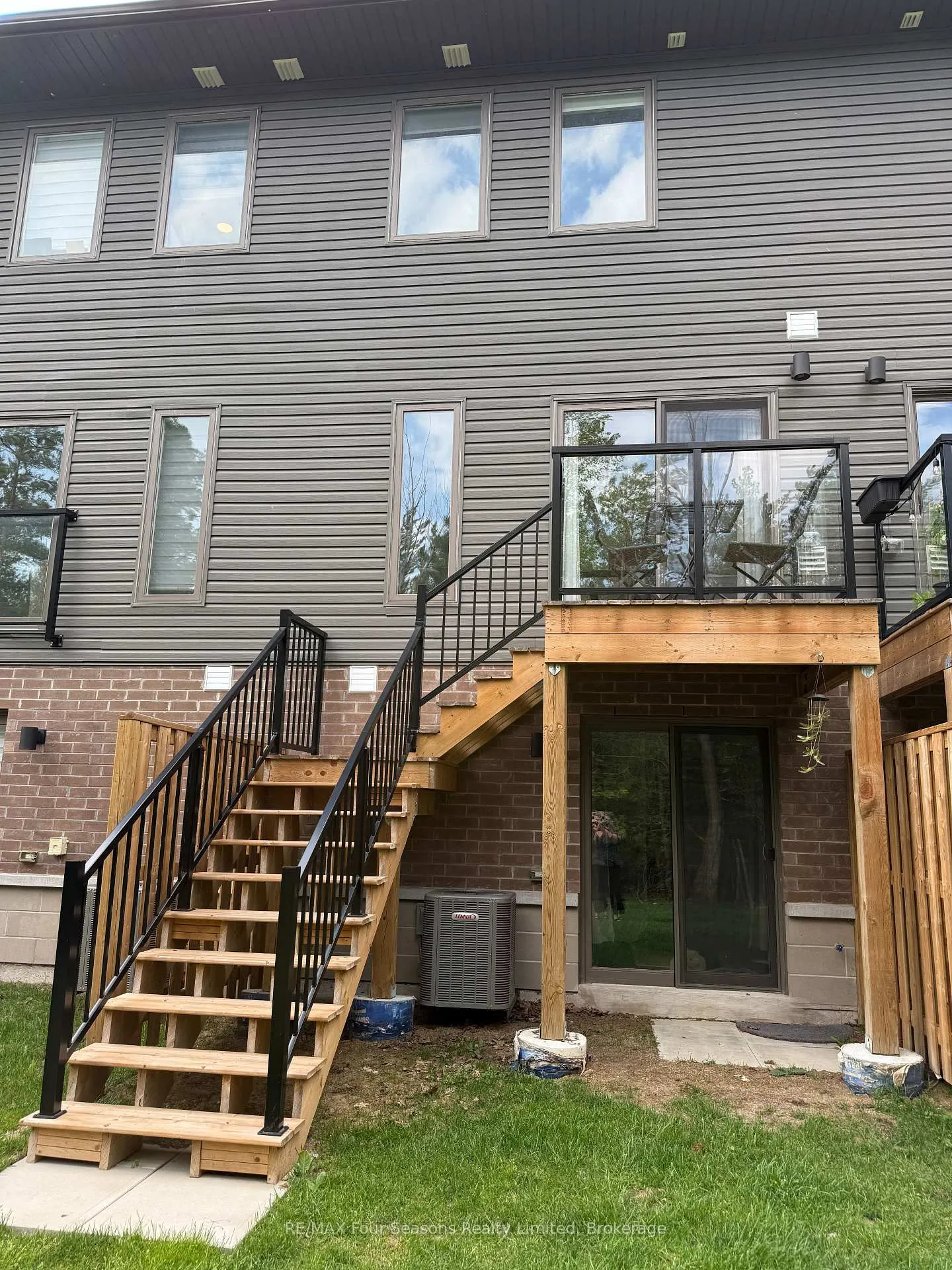 Photo 2 of 72 Winters Crescent, Collingwood — HOMEH