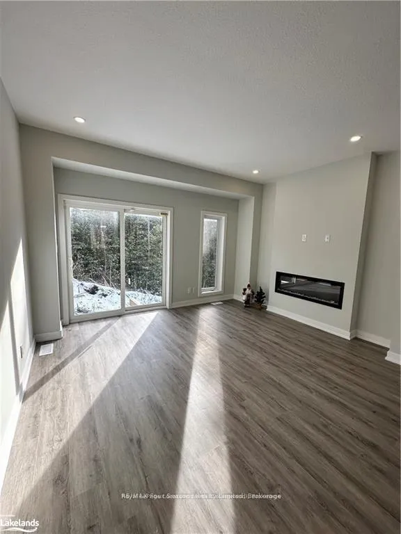 Photo 5 of 72 Winters Crescent, Collingwood — HOMEH