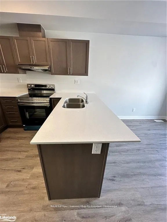 Photo 12 of 72 Winters Crescent, Collingwood — HOMEH