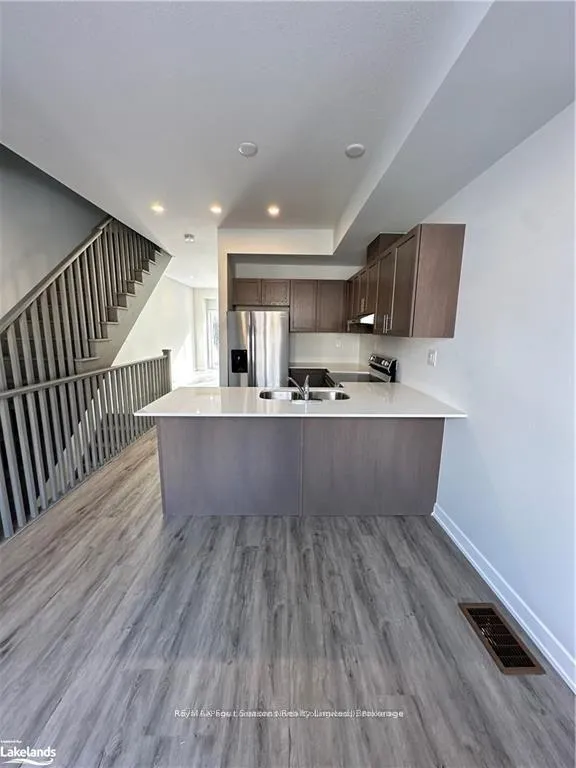 Photo 13 of 72 Winters Crescent, Collingwood — HOMEH
