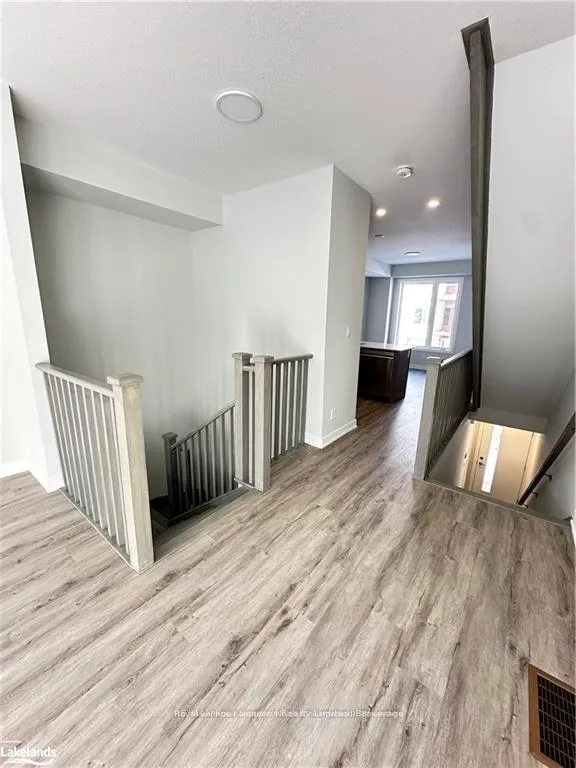 Photo 14 of 72 Winters Crescent, Collingwood — HOMEH