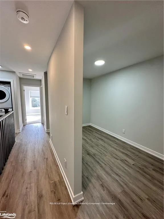 Photo 21 of 72 Winters Crescent, Collingwood — HOMEH
