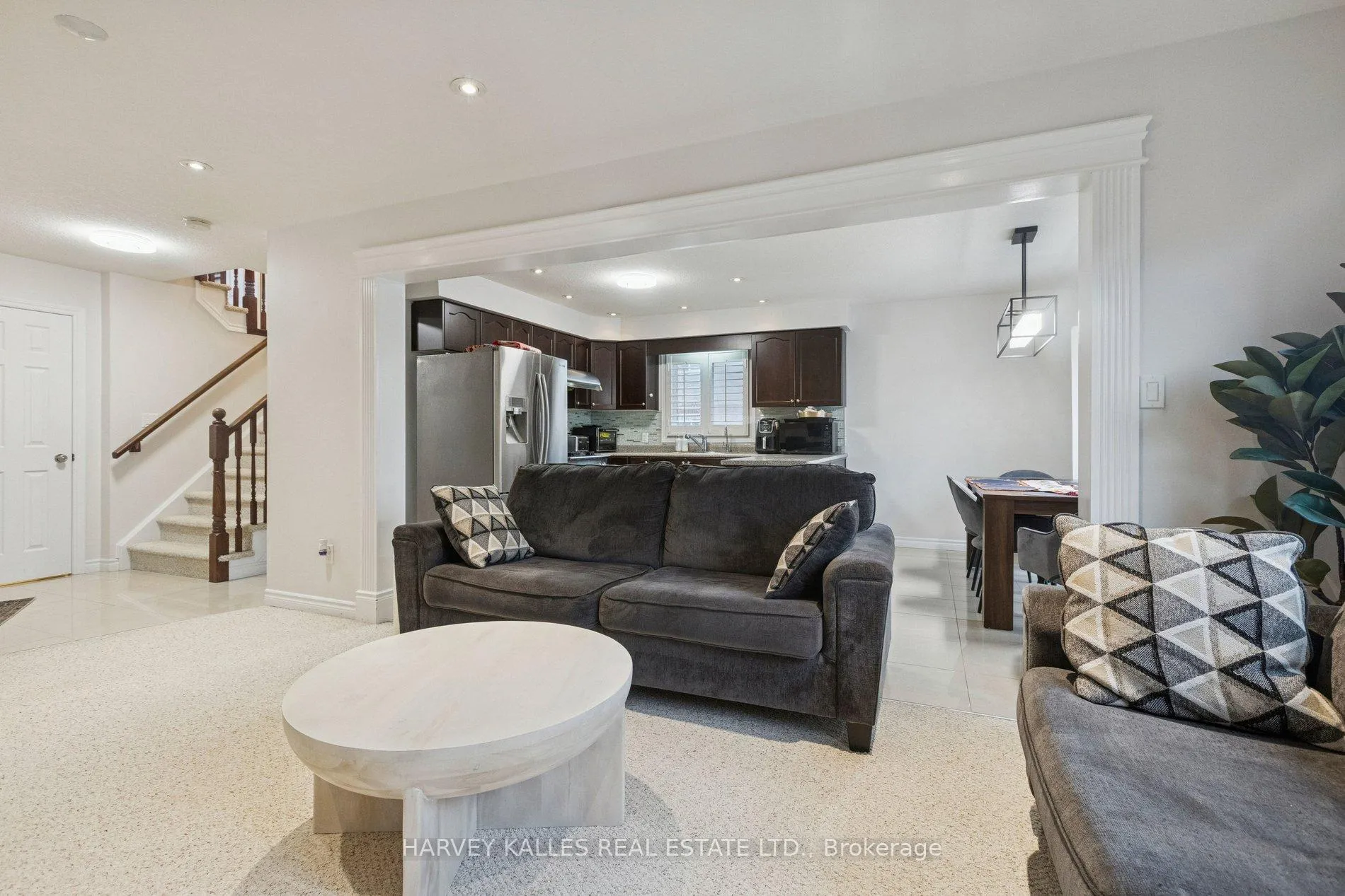 Photo 9 of 409 Tealby Crescent, Waterloo, Colonial Acres — HOMEH