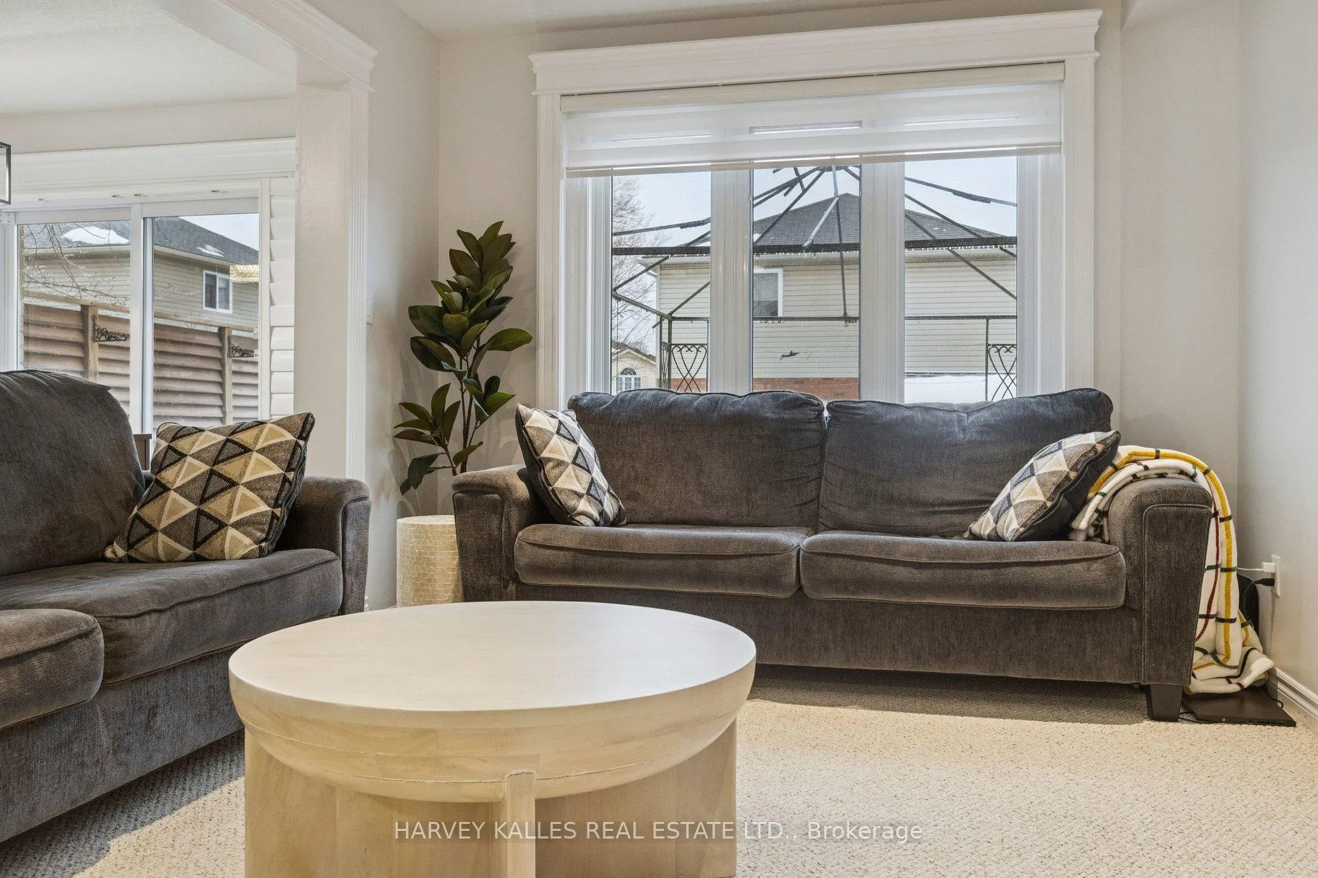 Photo 10 of 409 Tealby Crescent, Waterloo, Colonial Acres — HOMEH