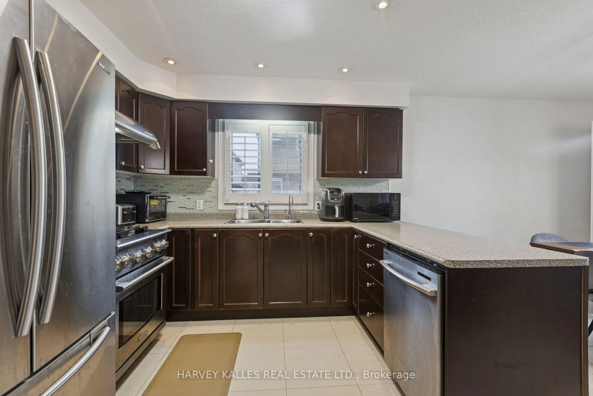 Photo 12 of 409 Tealby Crescent, Waterloo, Colonial Acres — HOMEH