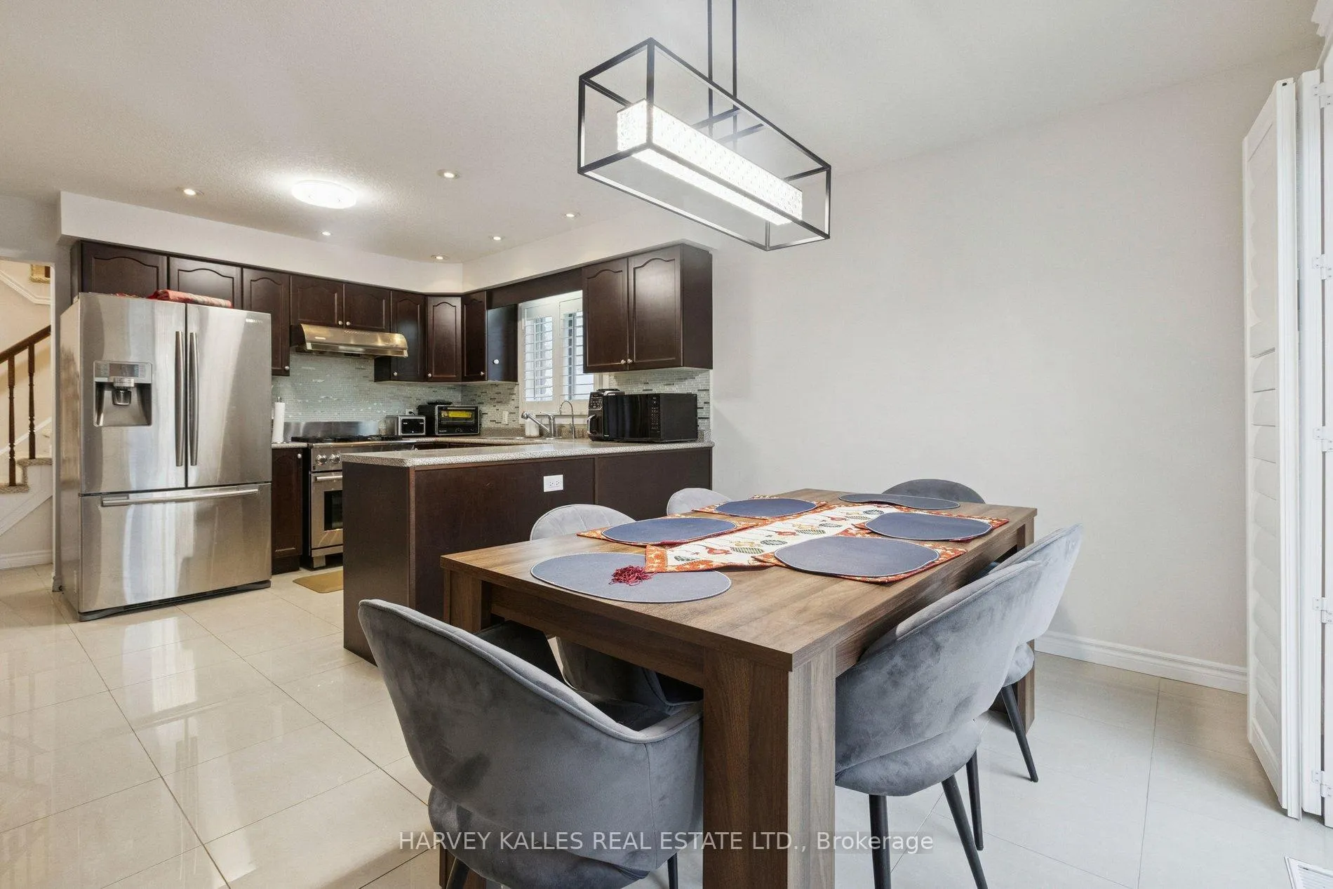 Photo 15 of 409 Tealby Crescent, Waterloo, Colonial Acres — HOMEH