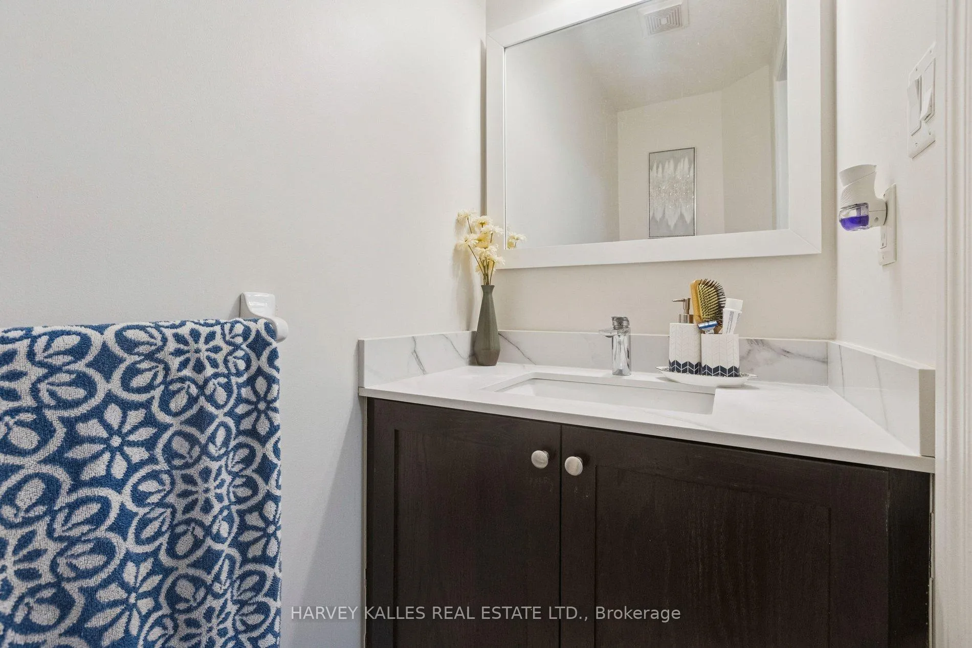 Photo 17 of 409 Tealby Crescent, Waterloo, Colonial Acres — HOMEH