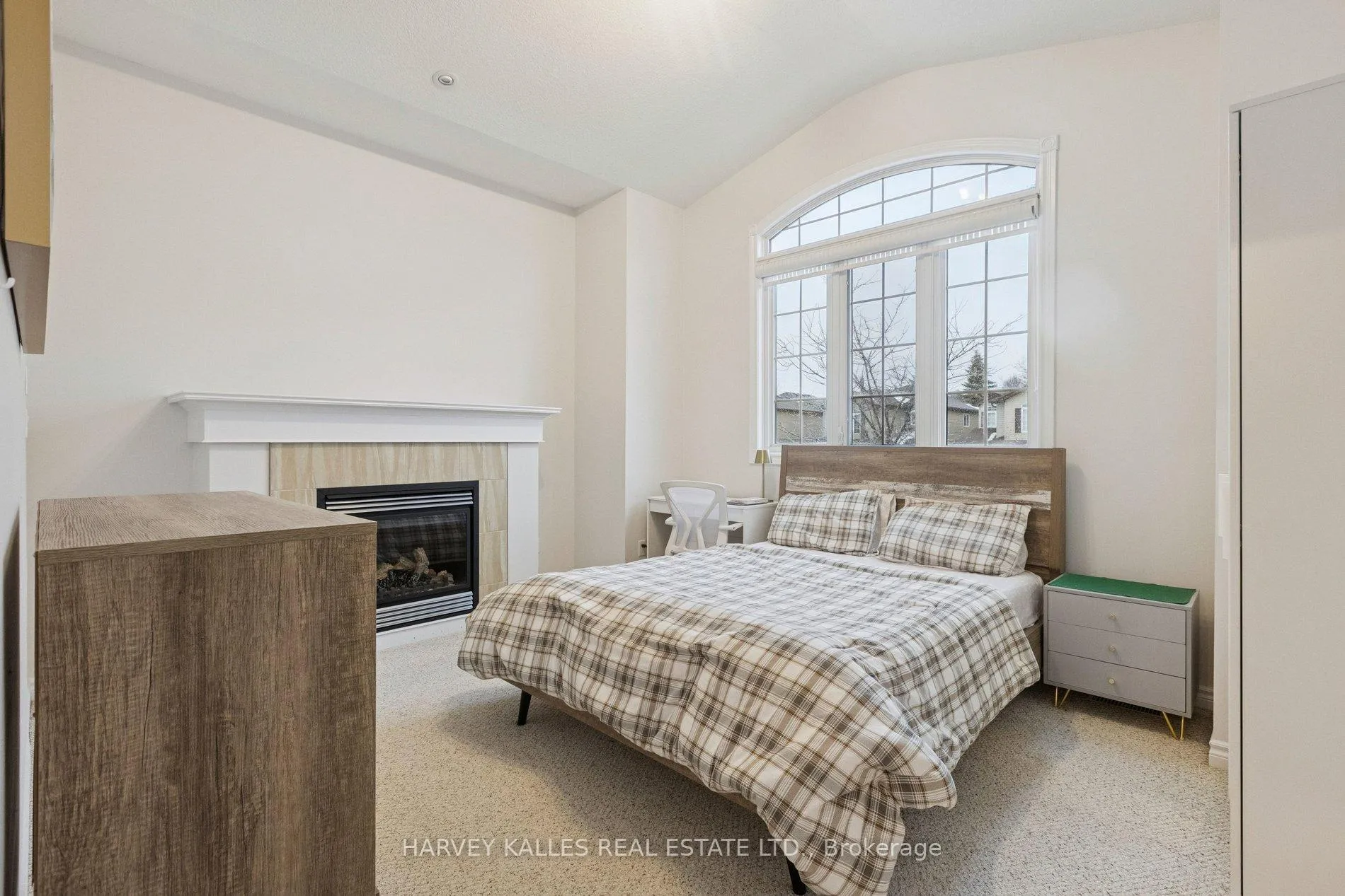Photo 23 of 409 Tealby Crescent, Waterloo, Colonial Acres — HOMEH