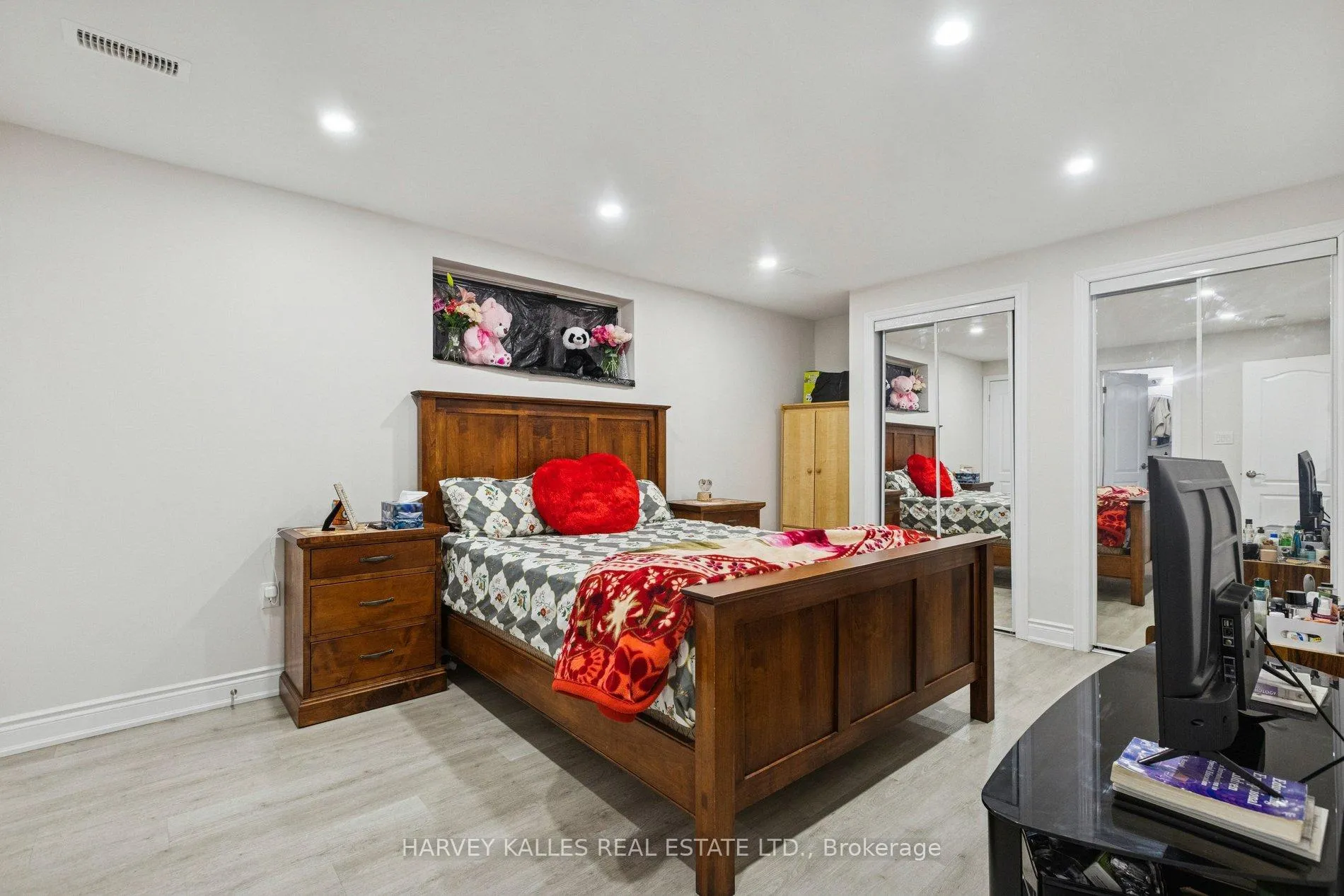 Photo 39 of 409 Tealby Crescent, Waterloo, Colonial Acres — HOMEH