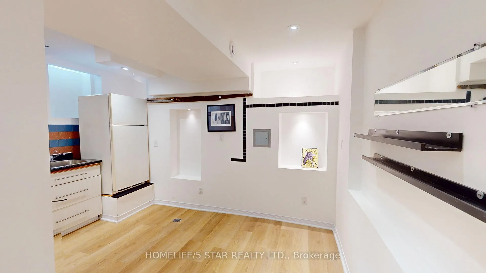 Photo 2 of Unit Bsmt Apt, 175 Harbord Street, Toronto, University — HOMEH