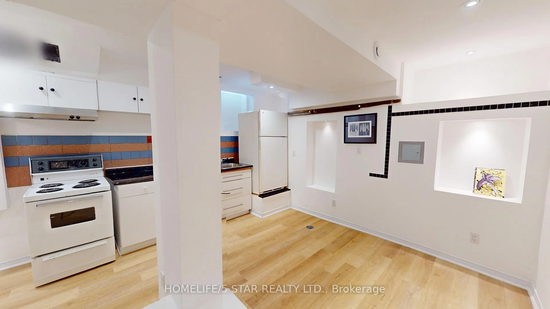Photo 3 of Unit Bsmt Apt, 175 Harbord Street, Toronto, University — HOMEH