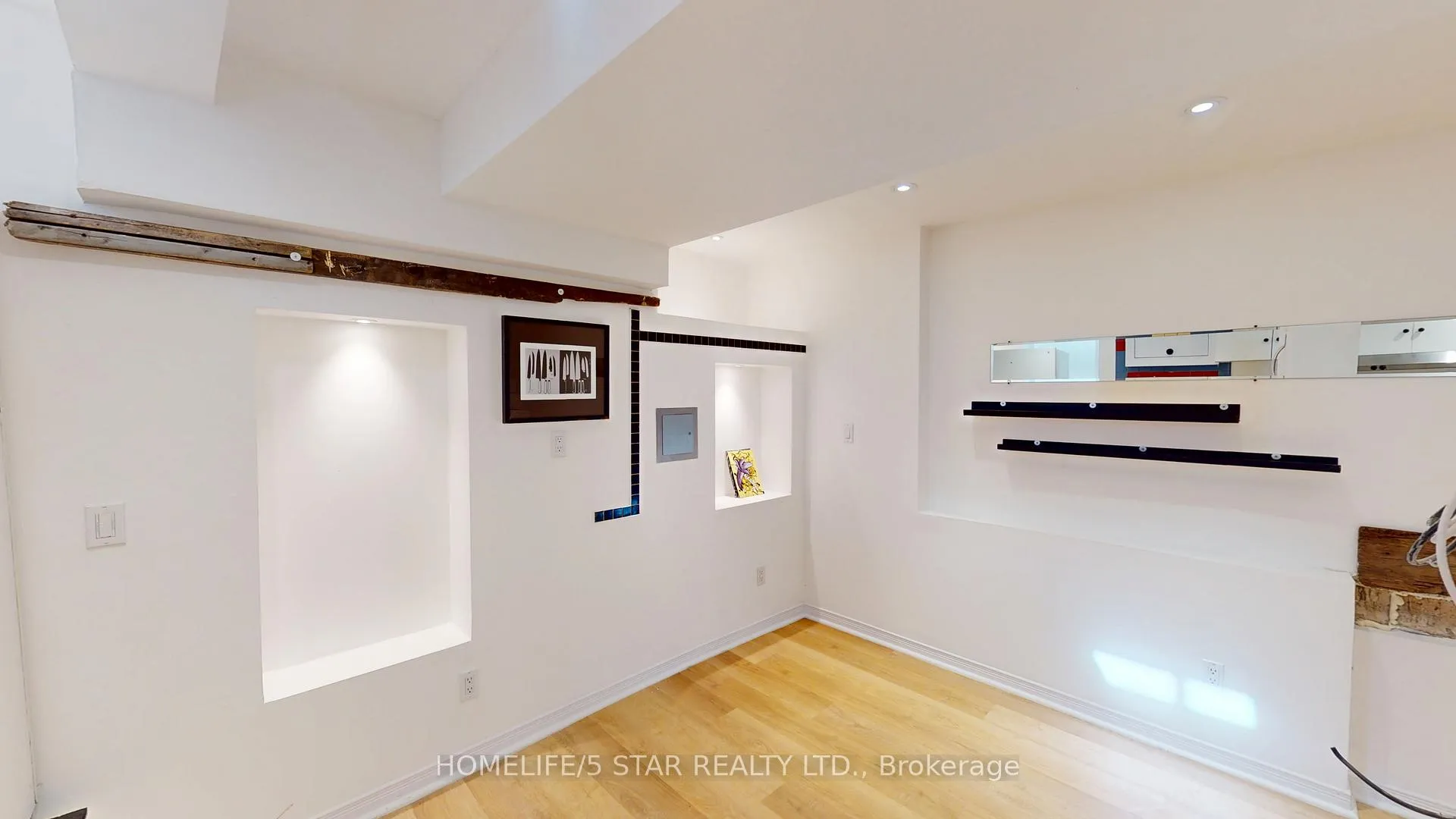 Photo 6 of Unit Bsmt Apt, 175 Harbord Street, Toronto, University — HOMEH