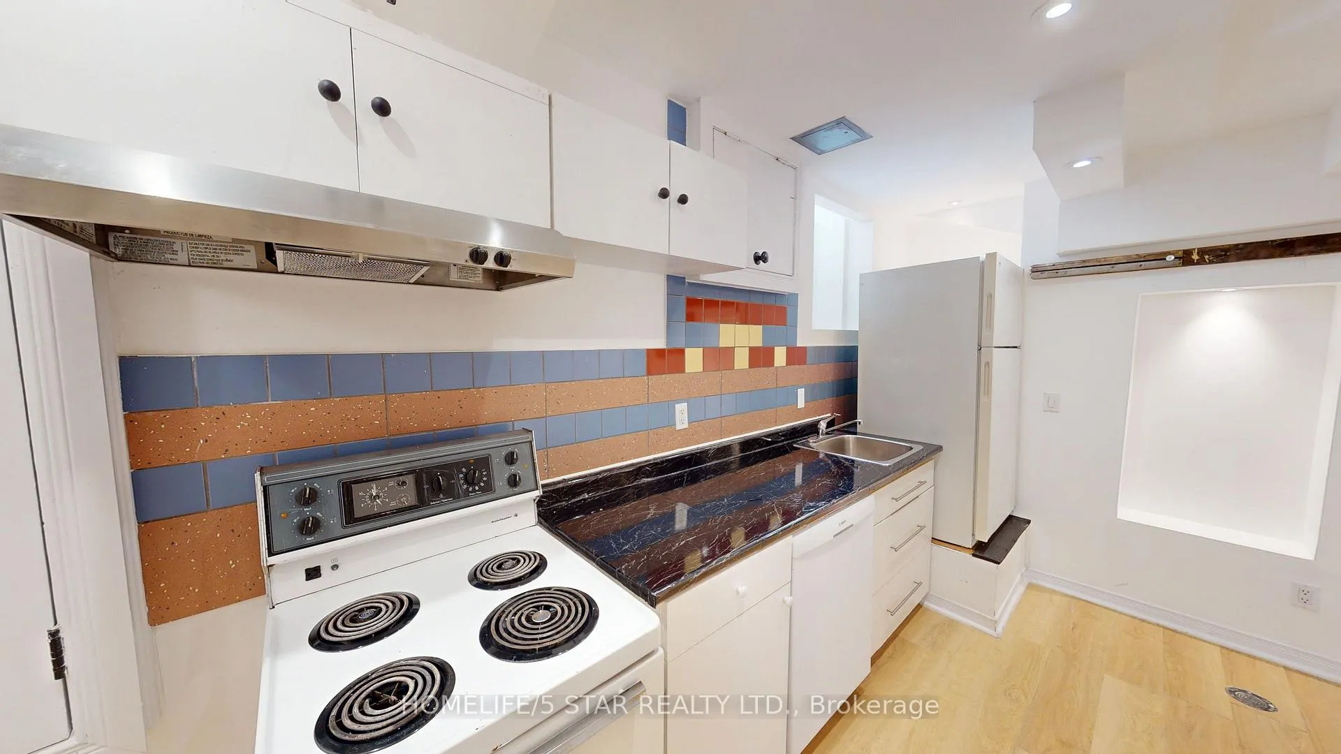 Photo 10 of Unit Bsmt Apt, 175 Harbord Street, Toronto, University — HOMEH