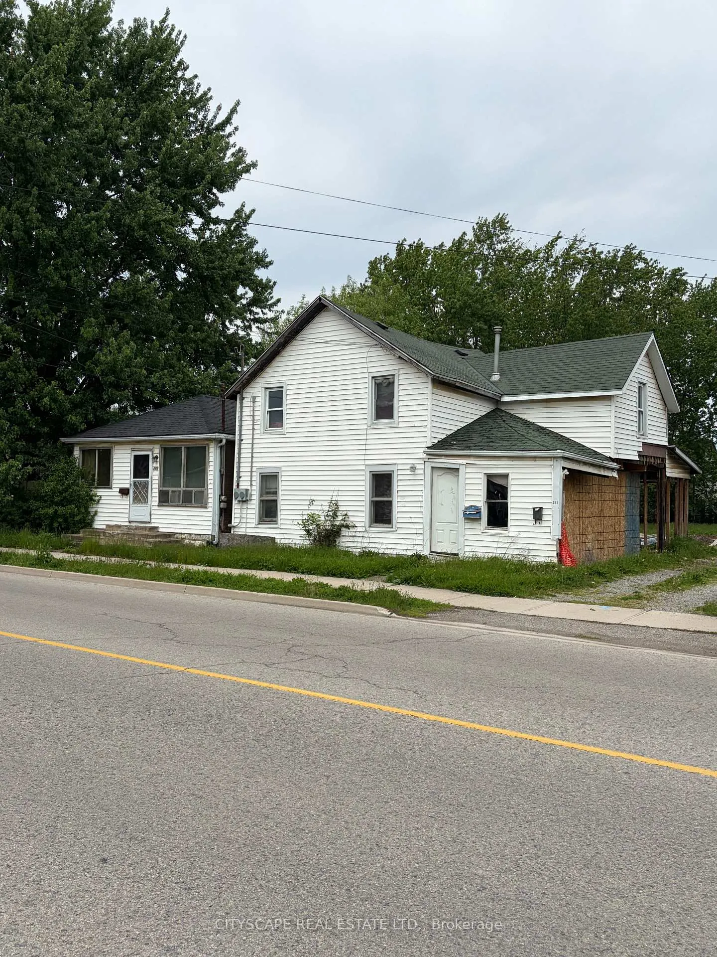 Front of 264 Gilmore Road