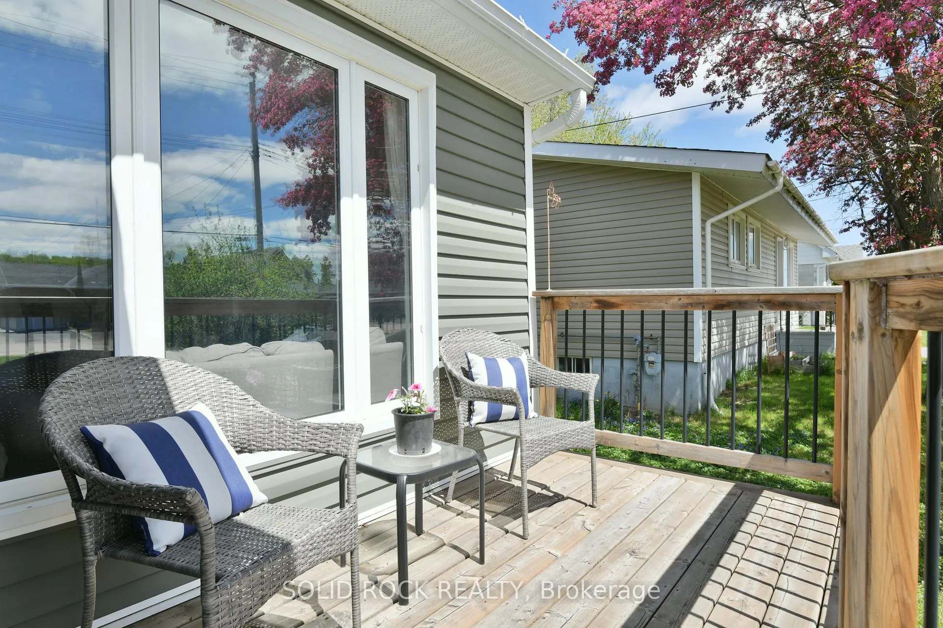Photo 5 of 58 Barnet Boulevard, Renfrew — HOMEH