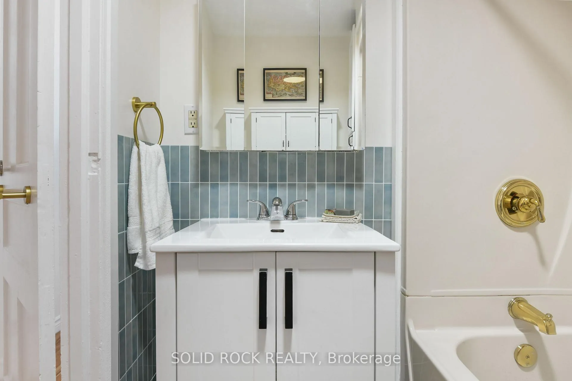 Photo 23 of 58 Barnet Boulevard, Renfrew — HOMEH
