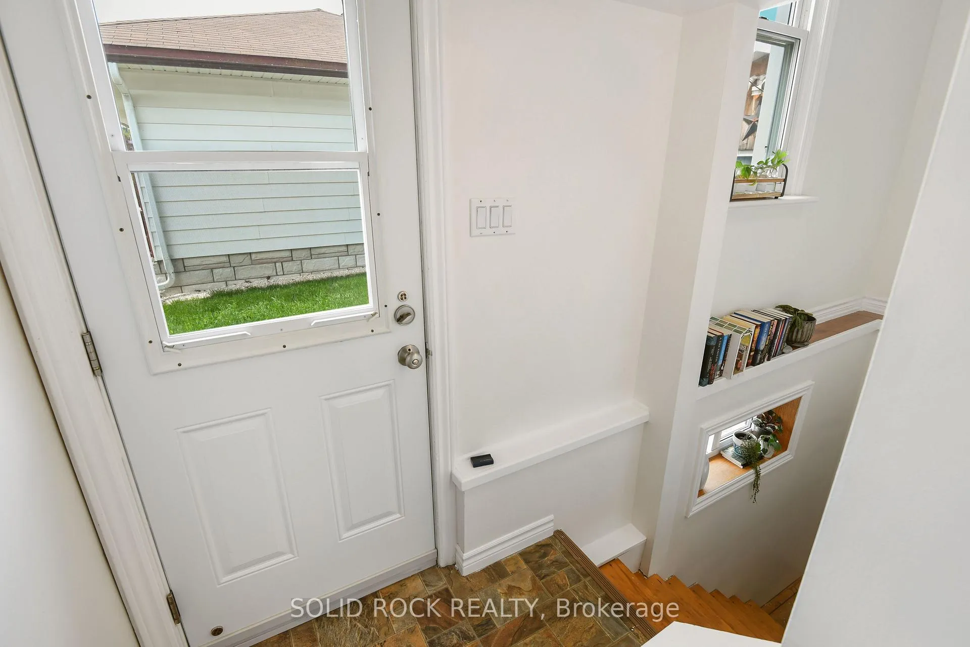 Photo 24 of 58 Barnet Boulevard, Renfrew — HOMEH