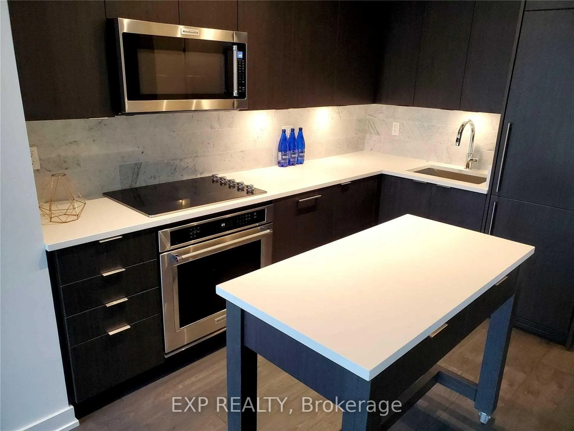 Photo 8 of Unit 813, 38 Iannuzzi Street, Toronto, Niagara — HOMEH