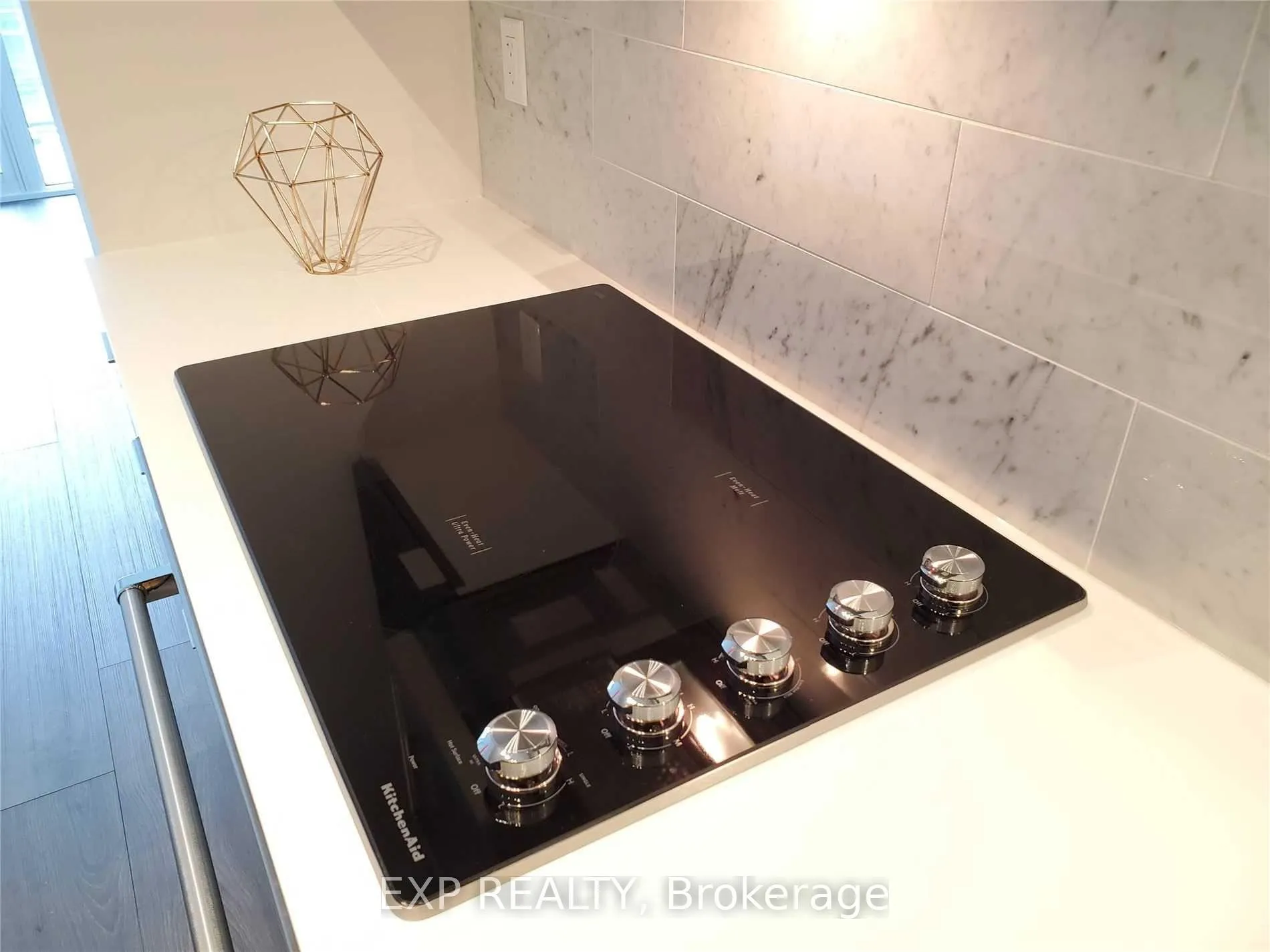 Photo 9 of Unit 813, 38 Iannuzzi Street, Toronto, Niagara — HOMEH
