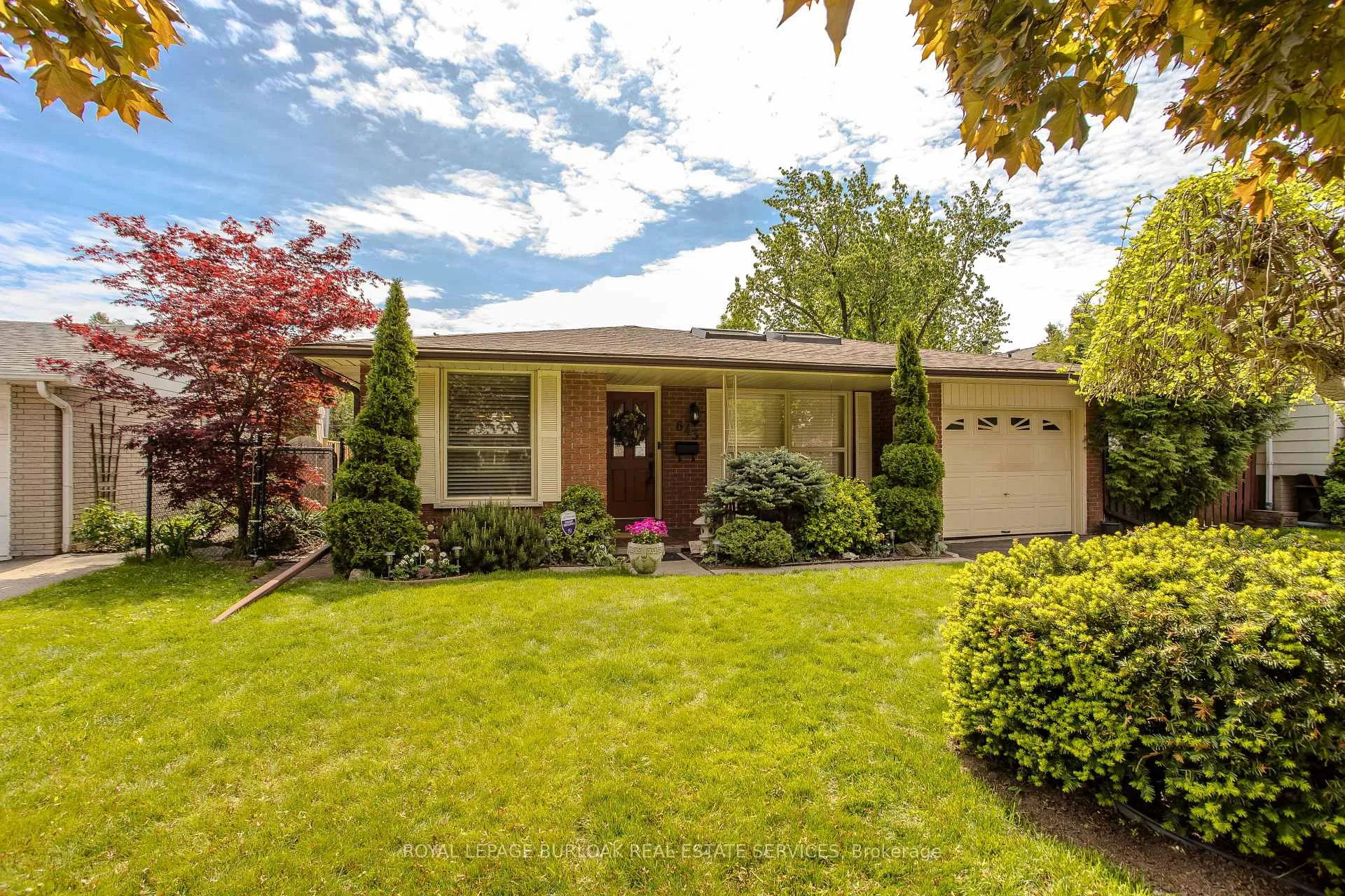 Photo 1 of 643 Artreva Crescent, Burlington, Shoreacres — HOMEH