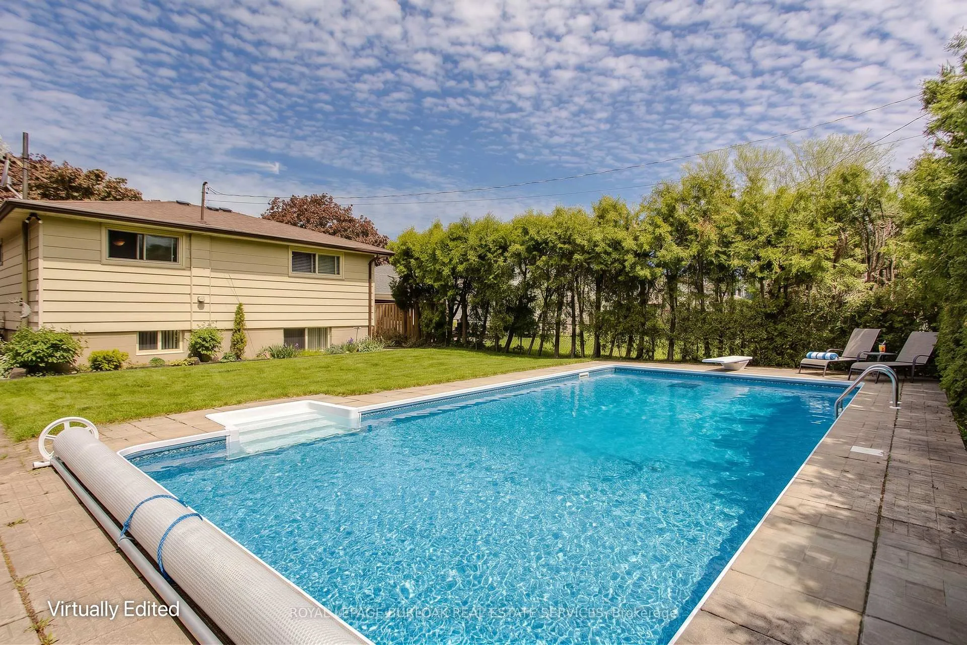 Photo 4 of 643 Artreva Crescent, Burlington, Shoreacres — HOMEH