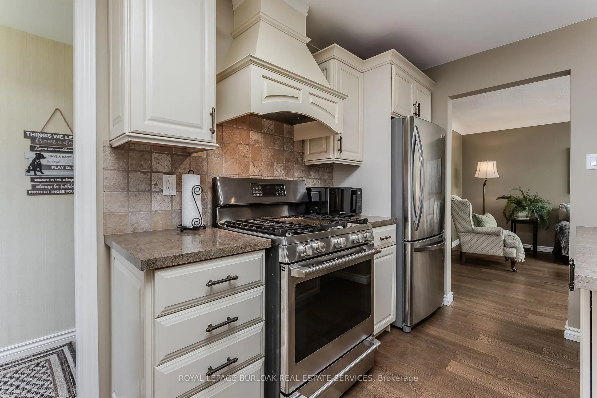 Photo 6 of 643 Artreva Crescent, Burlington, Shoreacres — HOMEH