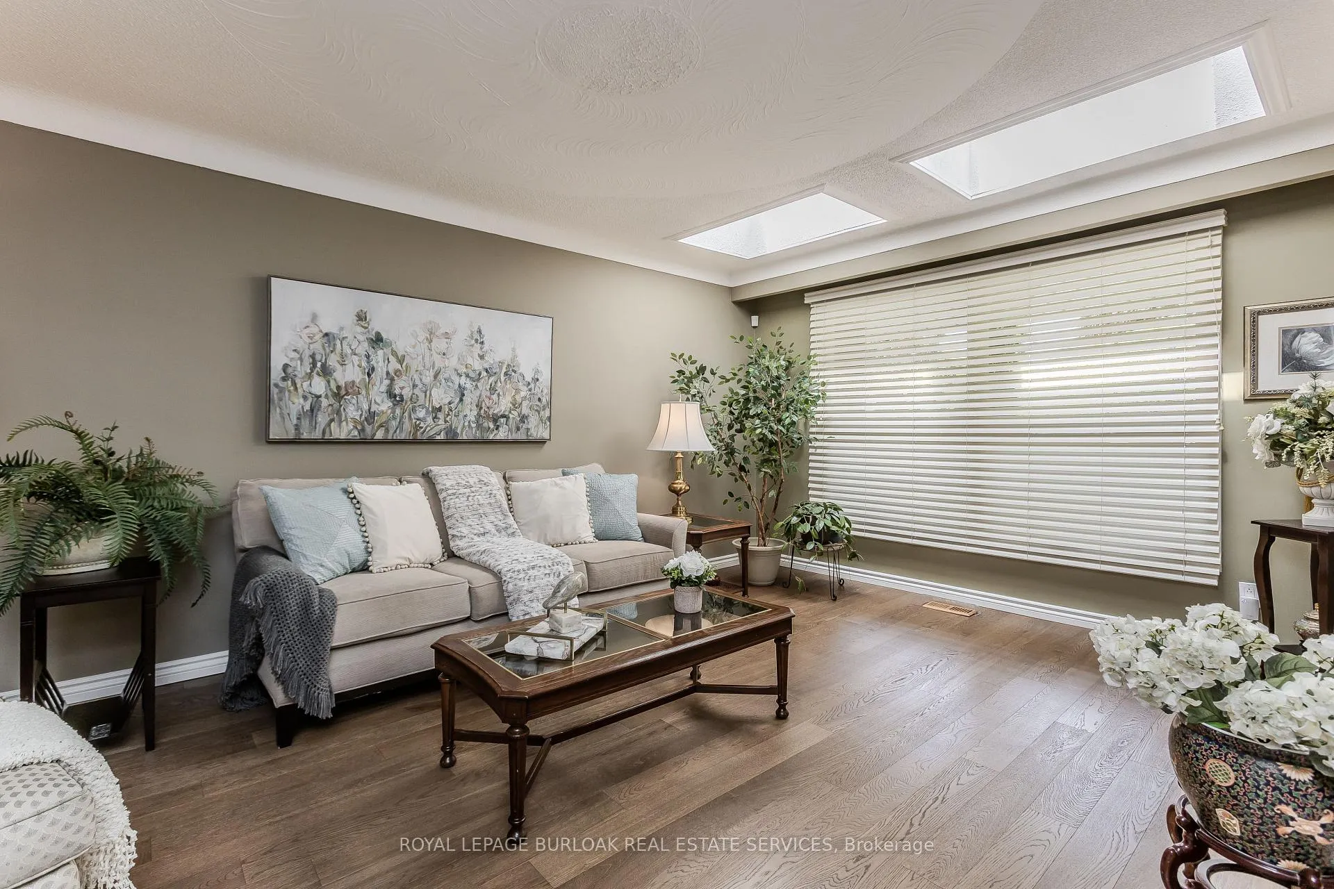 Photo 9 of 643 Artreva Crescent, Burlington, Shoreacres — HOMEH