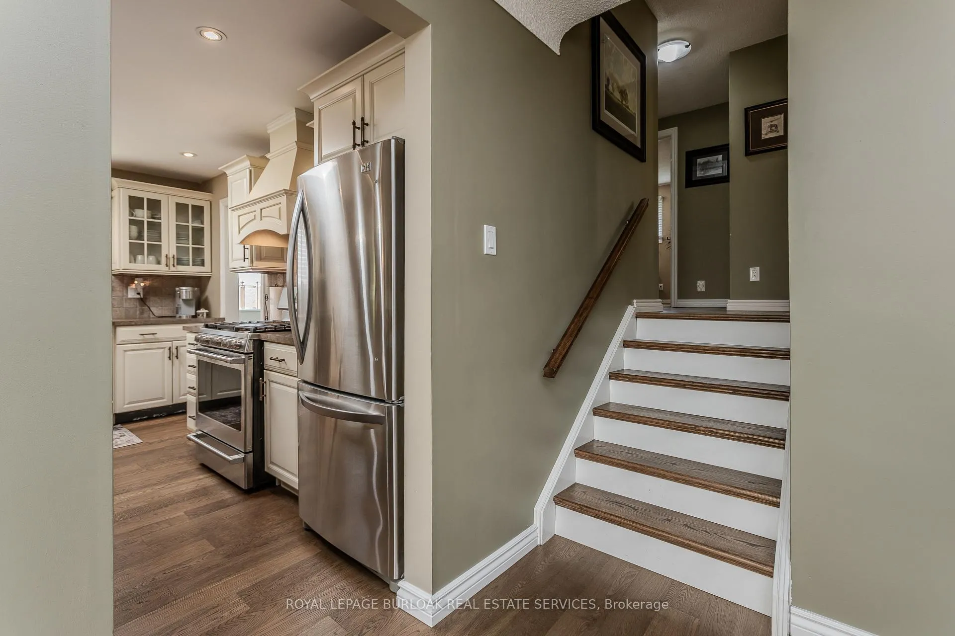 Photo 10 of 643 Artreva Crescent, Burlington, Shoreacres — HOMEH