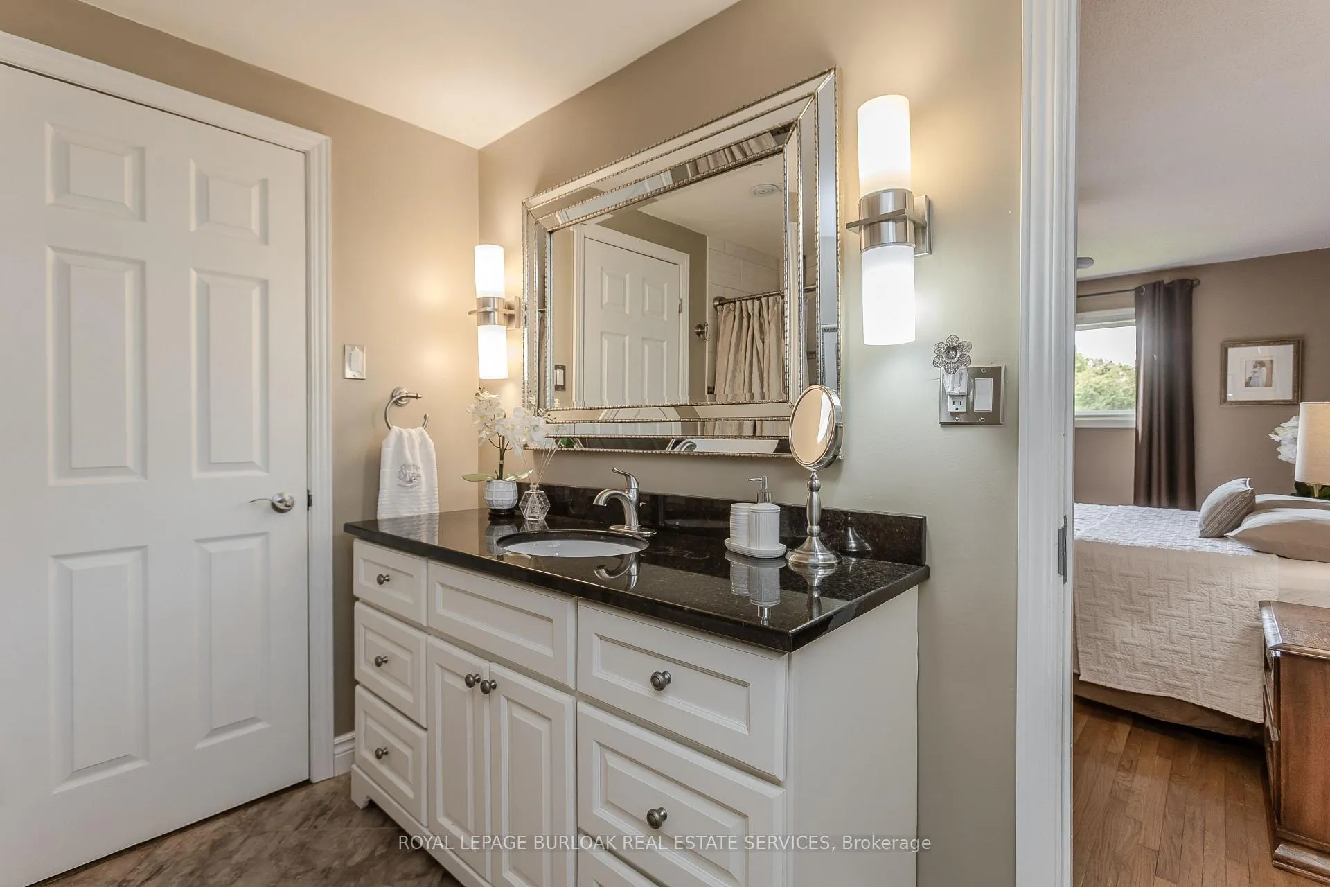 Photo 12 of 643 Artreva Crescent, Burlington, Shoreacres — HOMEH
