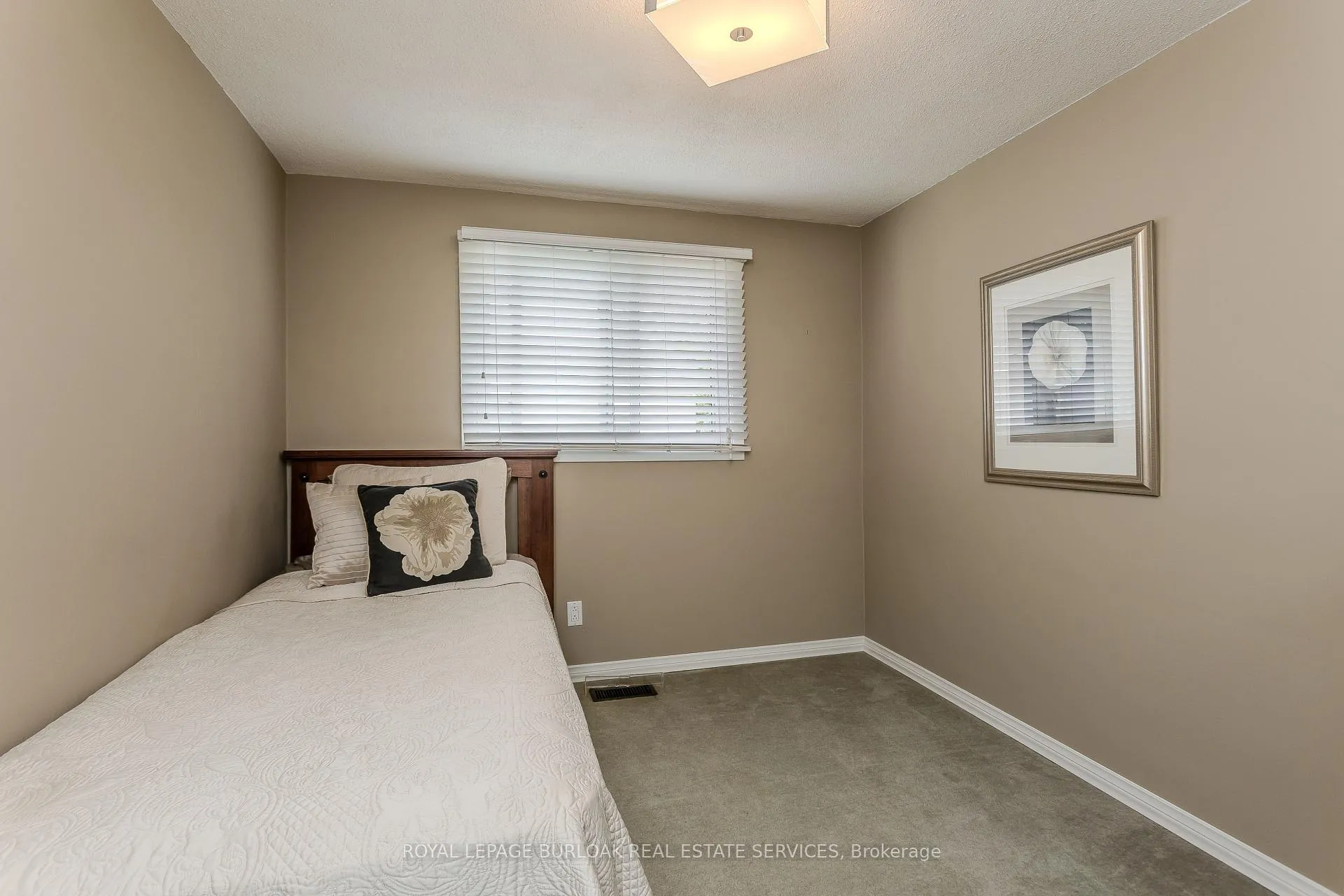 Photo 14 of 643 Artreva Crescent, Burlington, Shoreacres — HOMEH