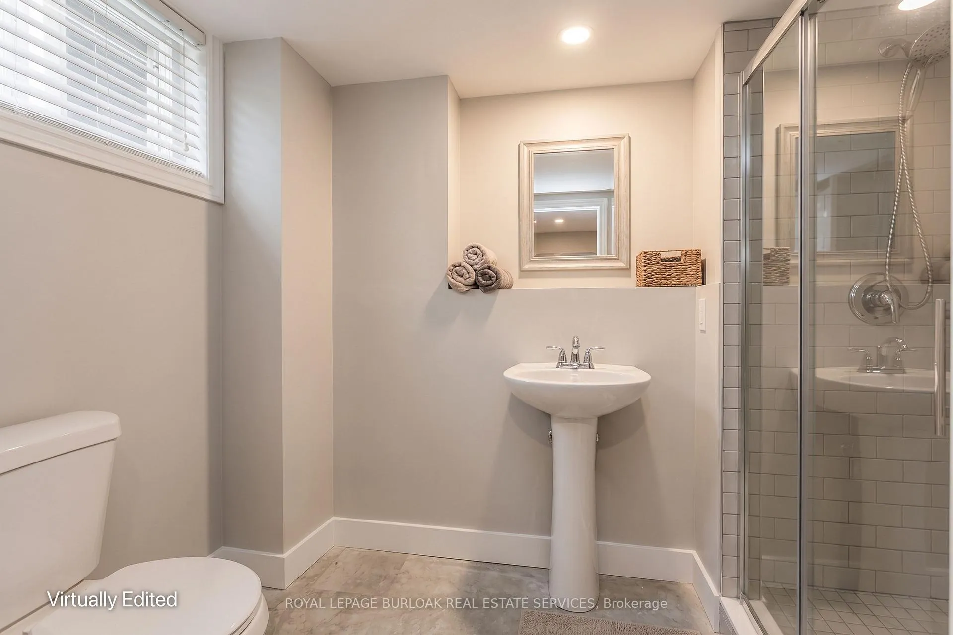 Photo 19 of 643 Artreva Crescent, Burlington, Shoreacres — HOMEH