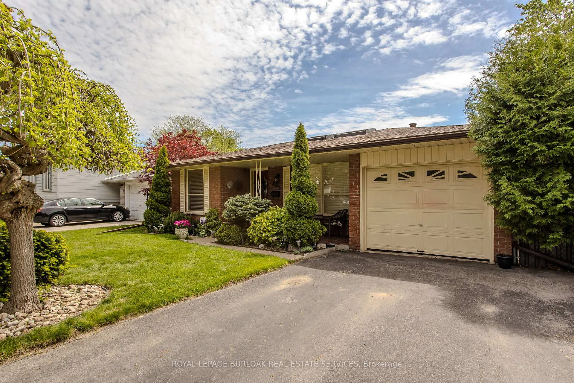 Photo 25 of 643 Artreva Crescent, Burlington, Shoreacres — HOMEH