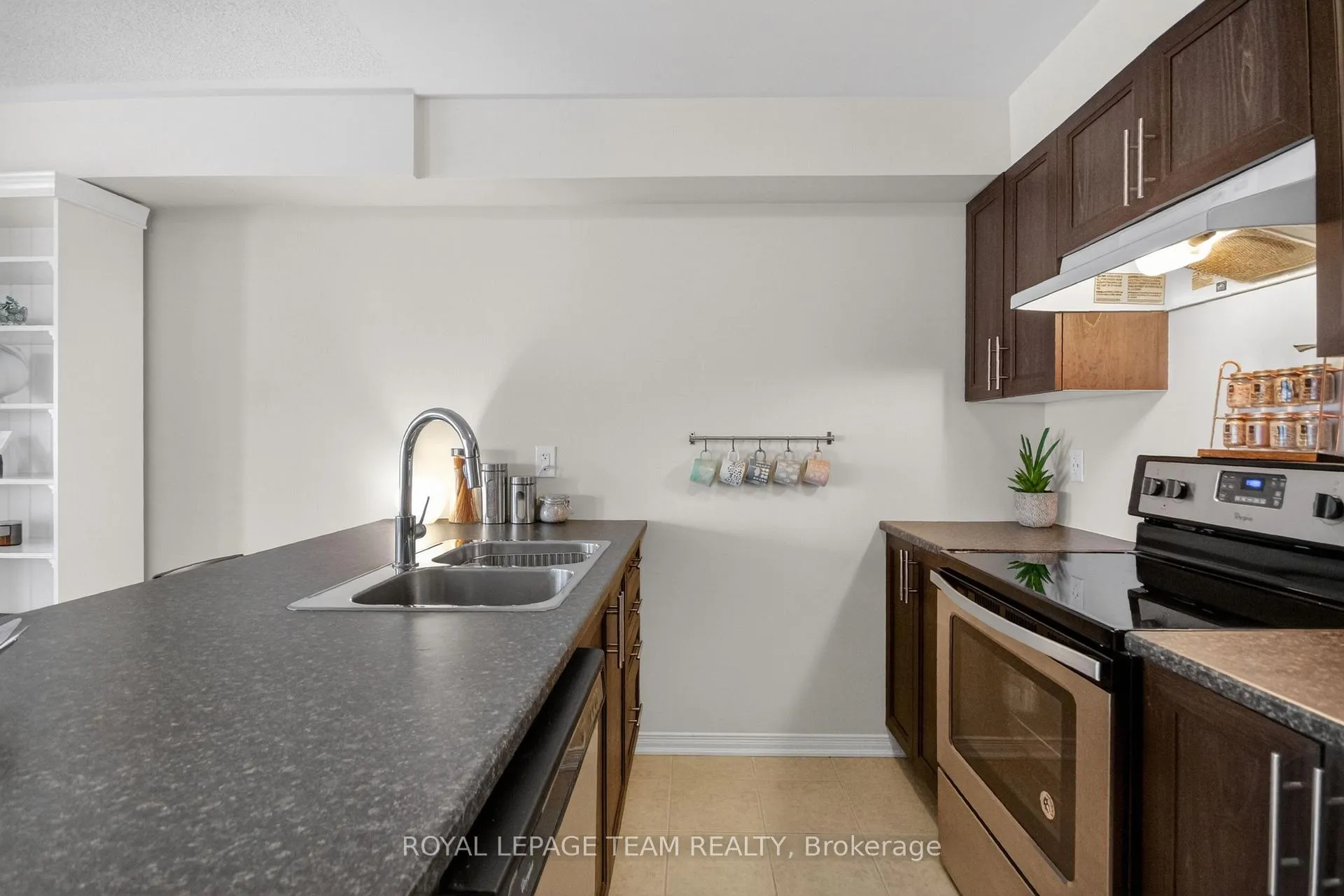 Photo 21 of 817 Element Private, Ottawa, Kanata - Emerald Meadows/Trailwest — HOMEH
