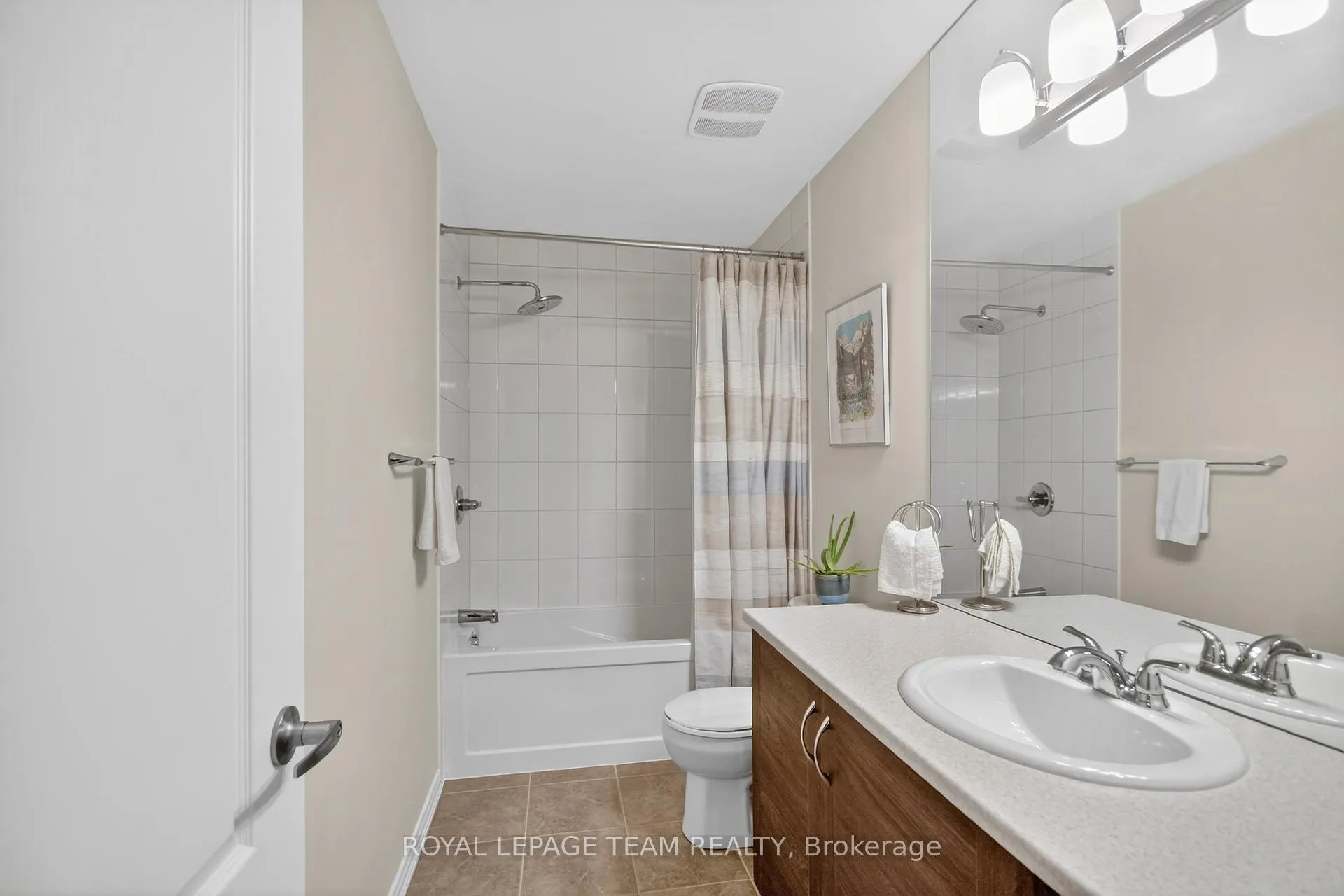 Photo 32 of 817 Element Private, Ottawa, Kanata - Emerald Meadows/Trailwest — HOMEH