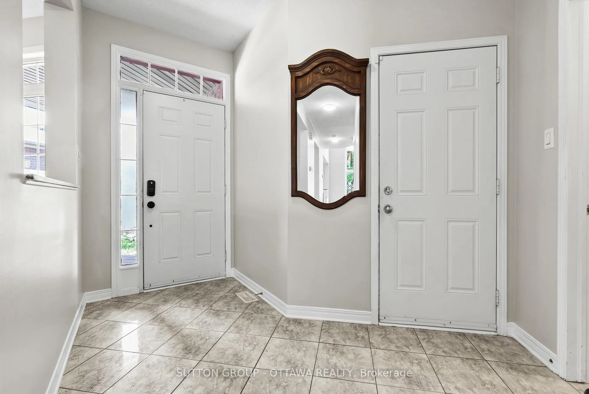 Photo 3 of 236 Colbert Crescent, Ottawa, Ridgemont — HOMEH