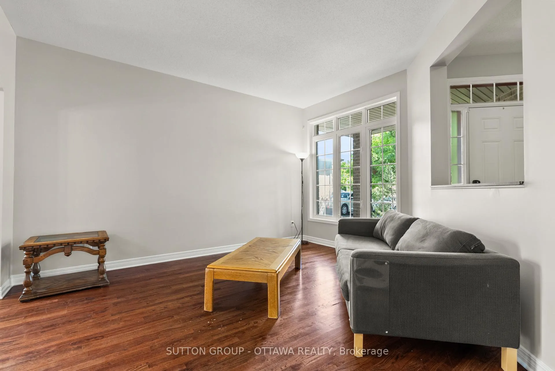 Photo 5 of 236 Colbert Crescent, Ottawa, Ridgemont — HOMEH